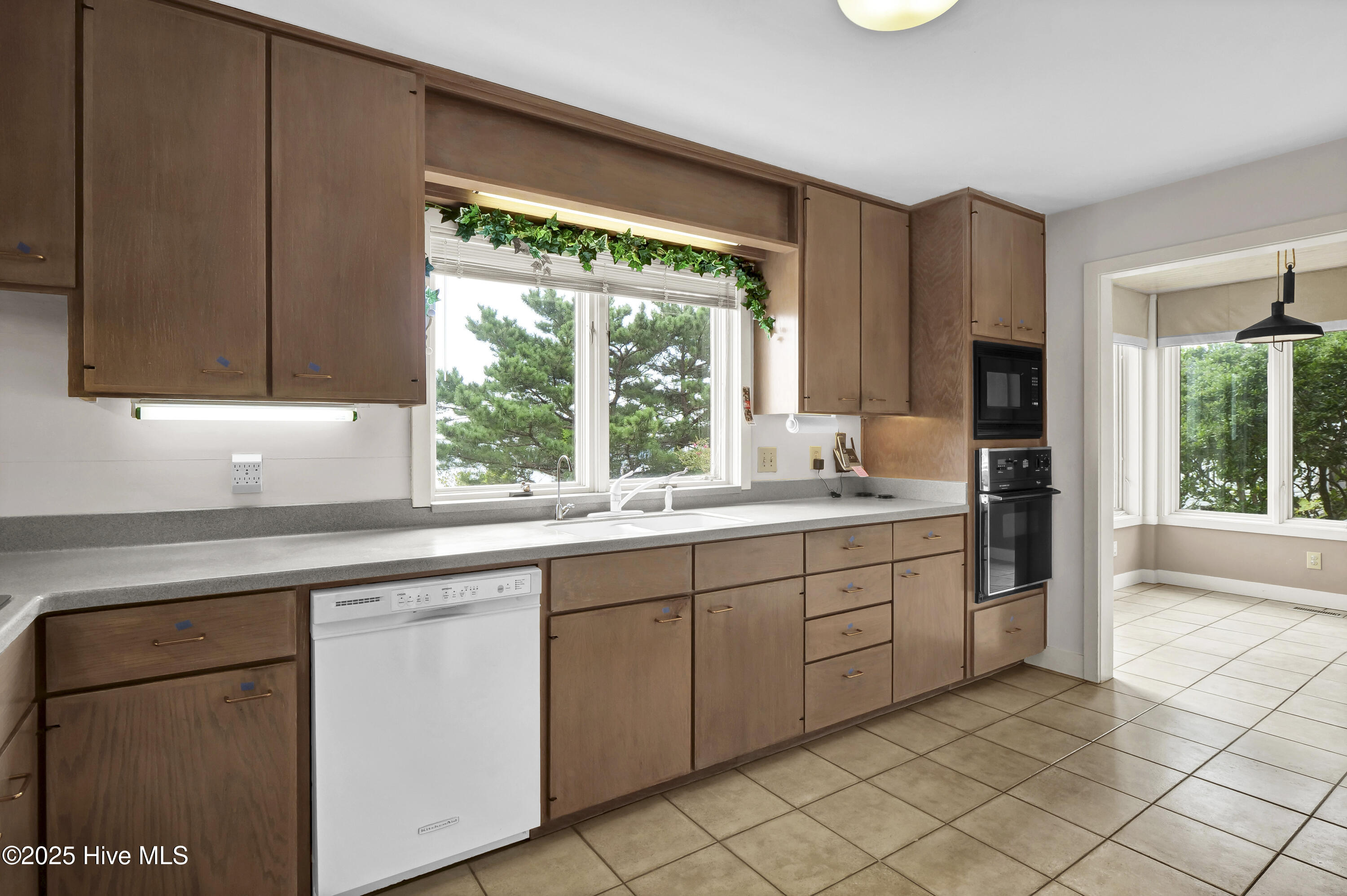 825 Inlet View Drive