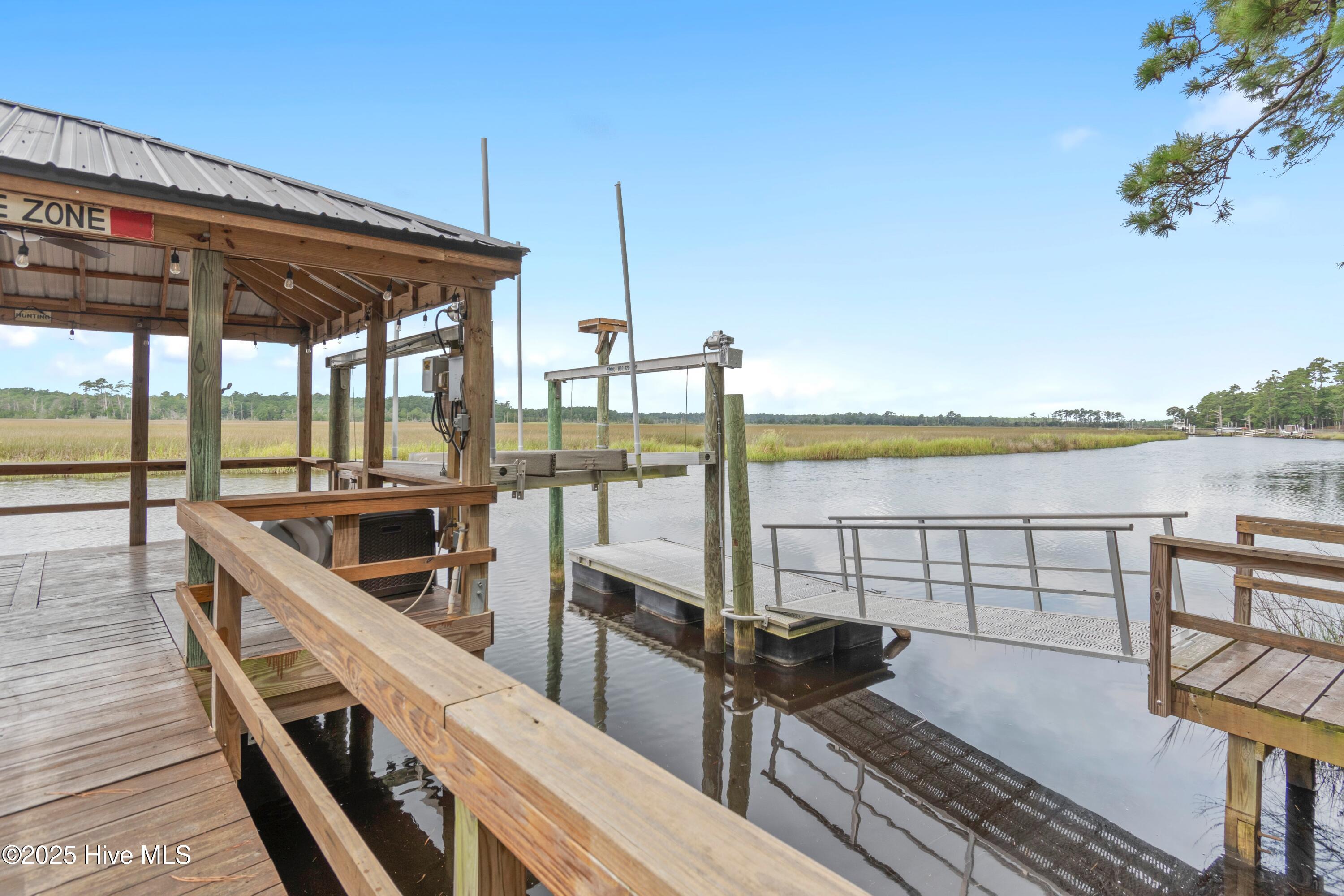 498 Deep Water Drive SE