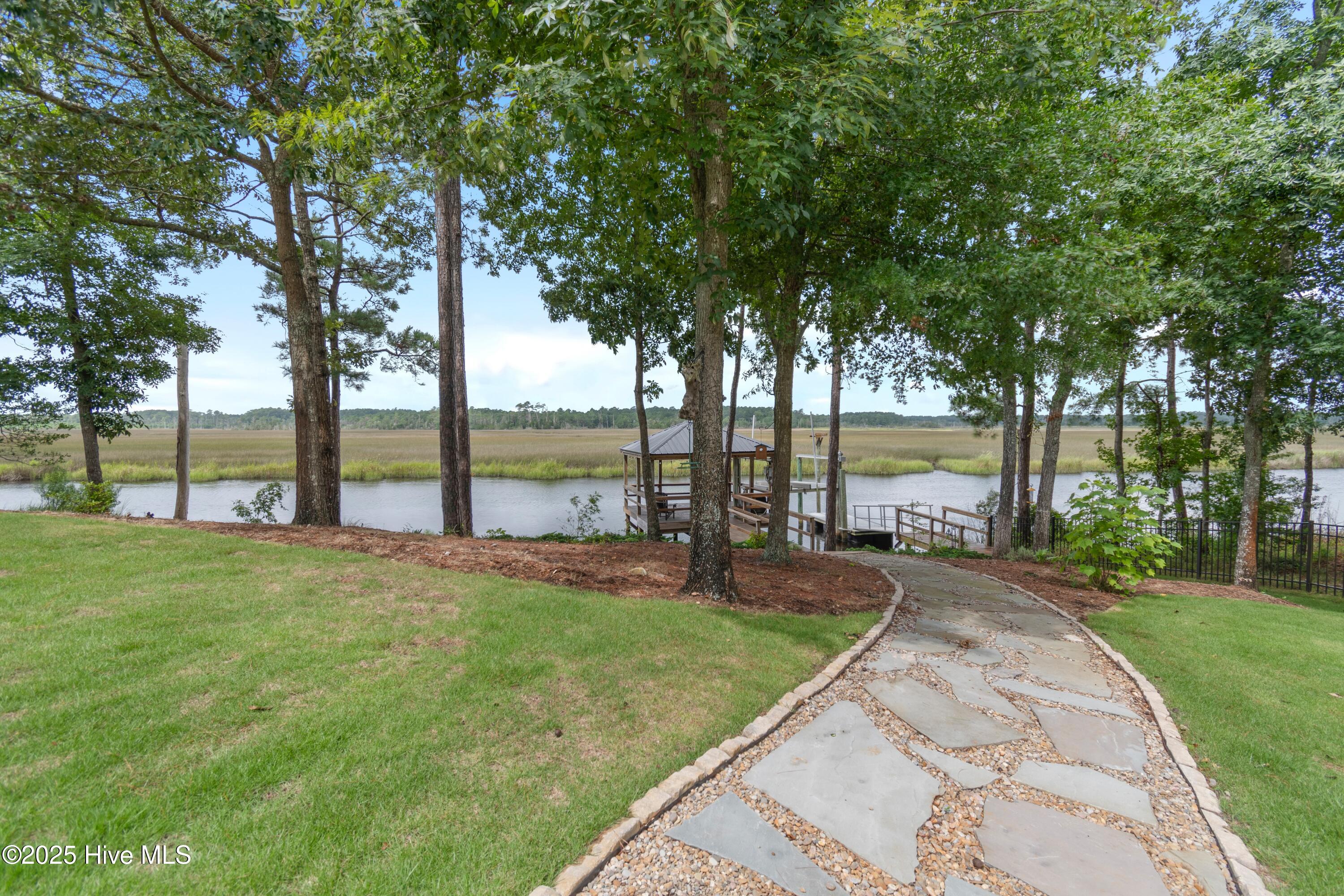 498 Deep Water Drive SE