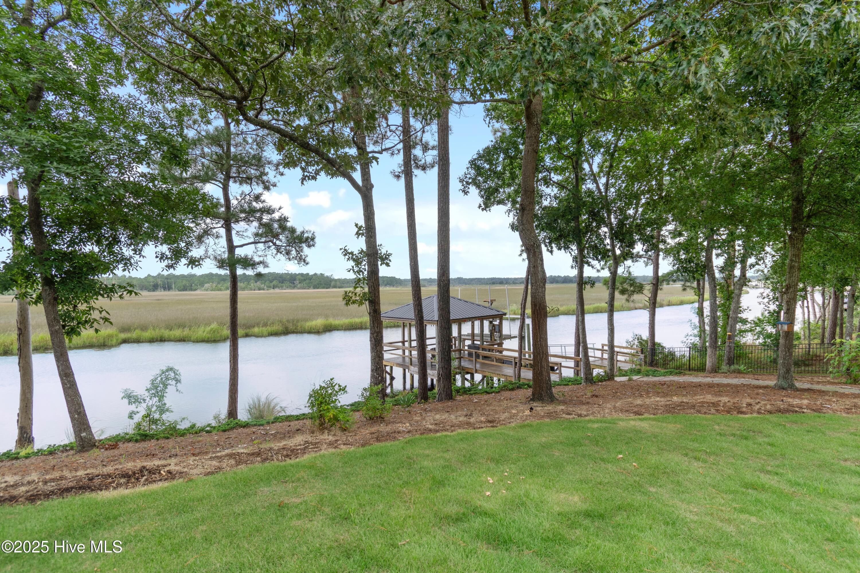 498 Deep Water Drive SE