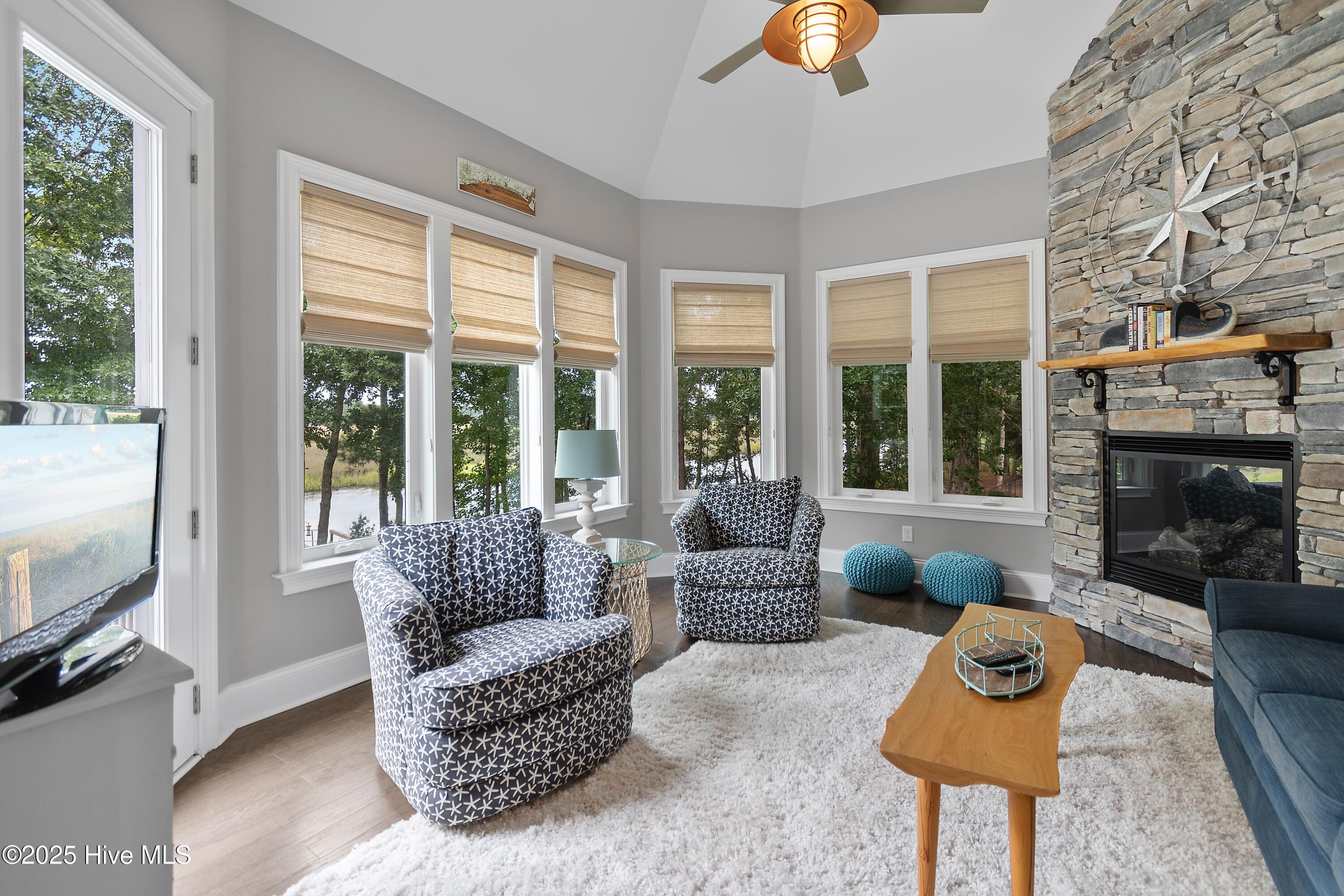 498 Deep Water Drive SE