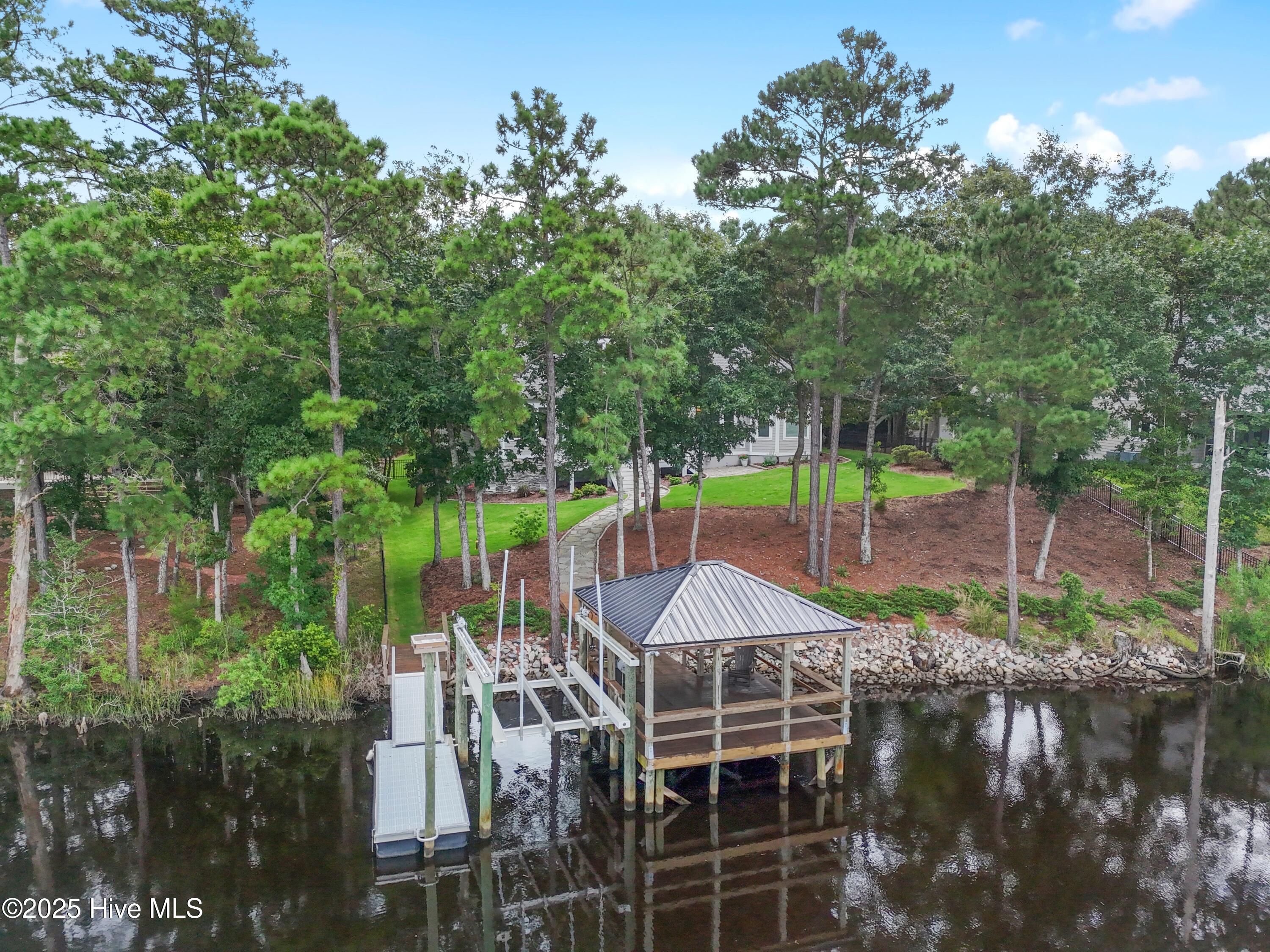 498 Deep Water Drive SE