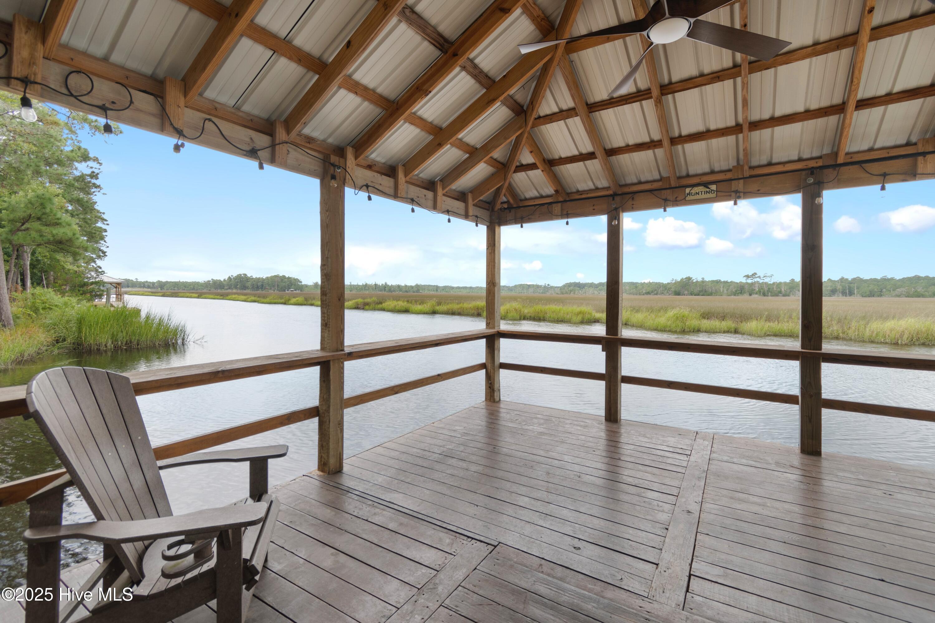 498 Deep Water Drive SE