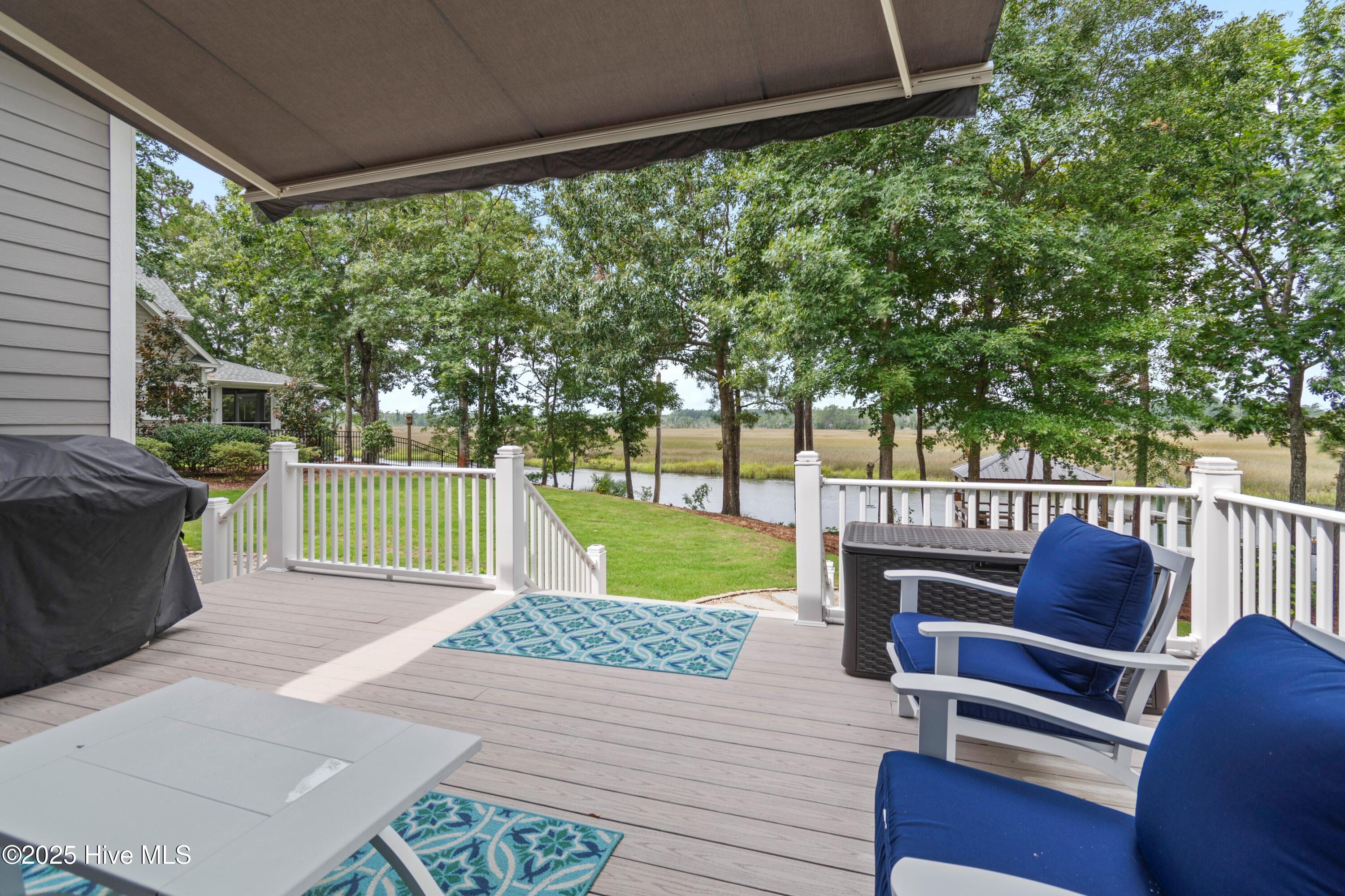 498 Deep Water Drive SE