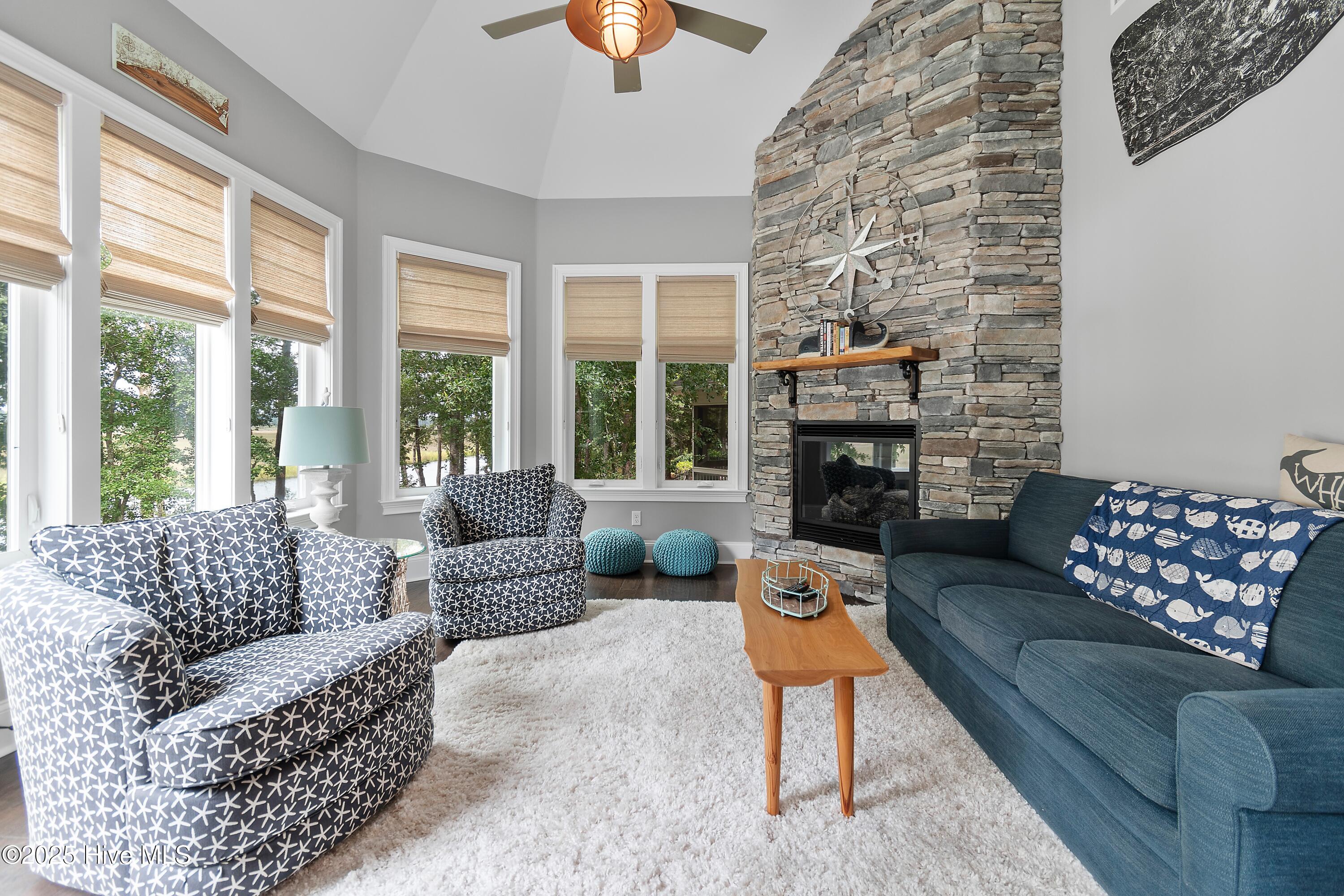 498 Deep Water Drive SE