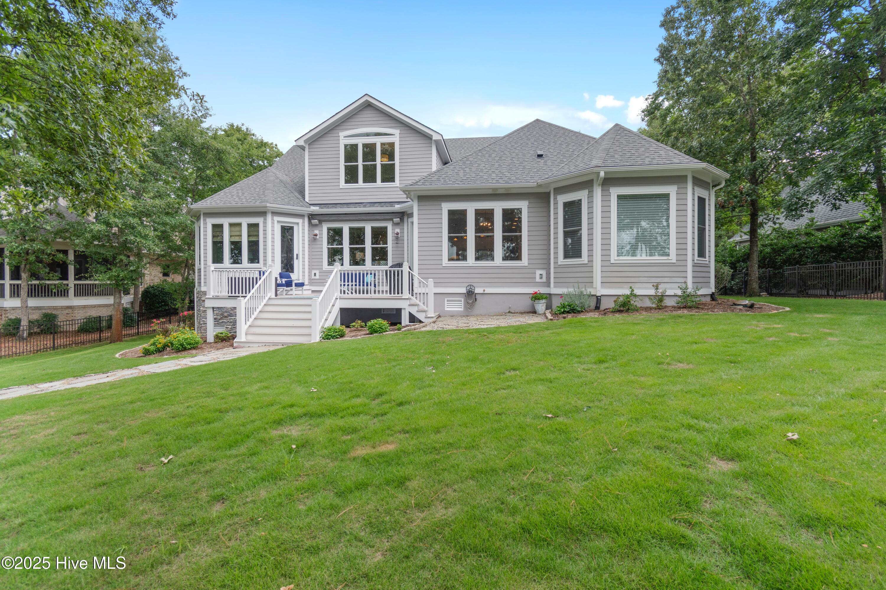 498 Deep Water Drive SE