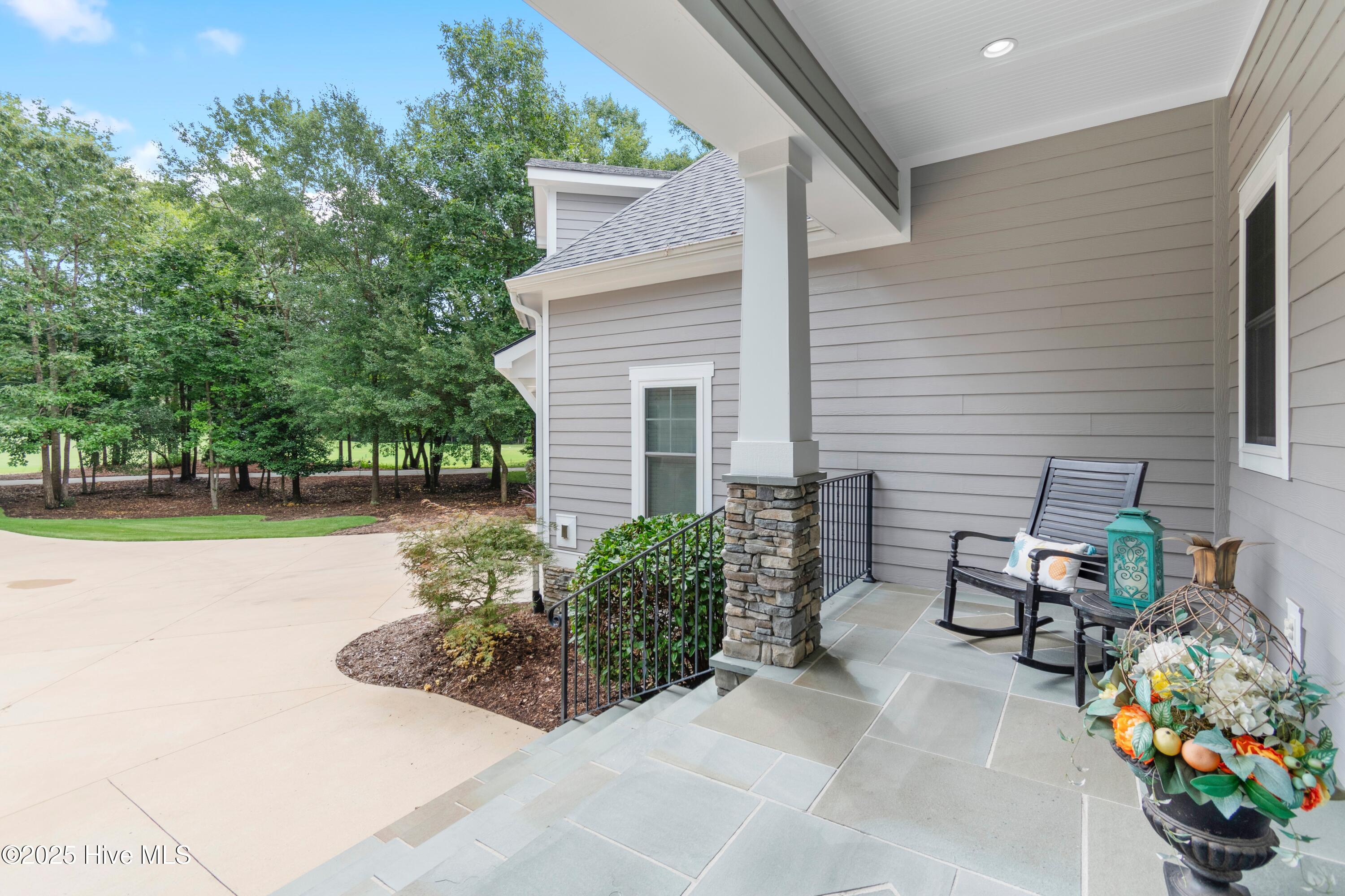 498 Deep Water Drive SE