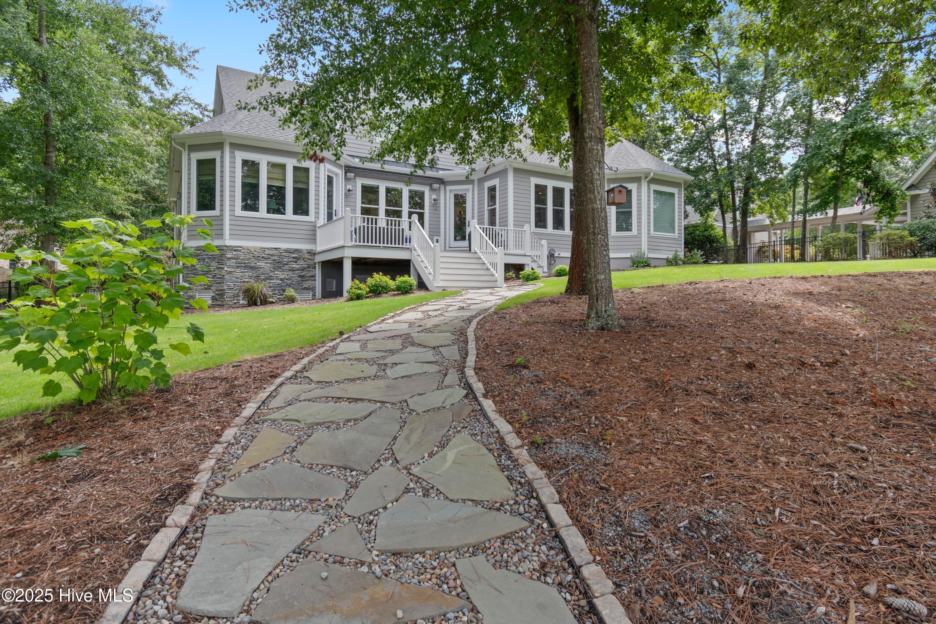 498 Deep Water Drive SE