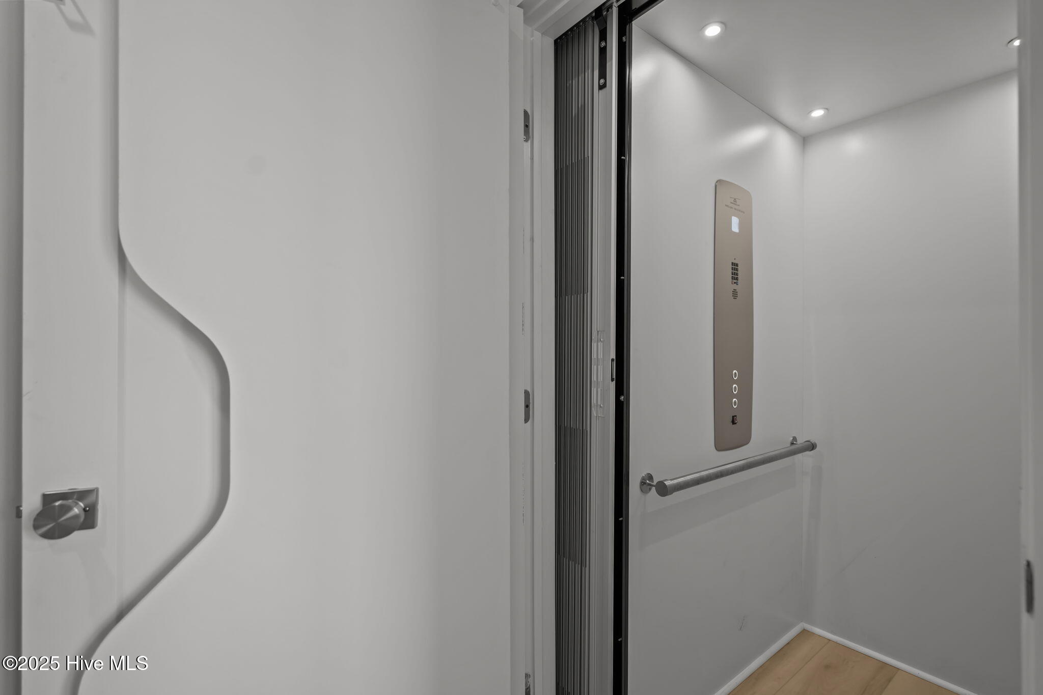 211 Spartanburg Avenue, 2