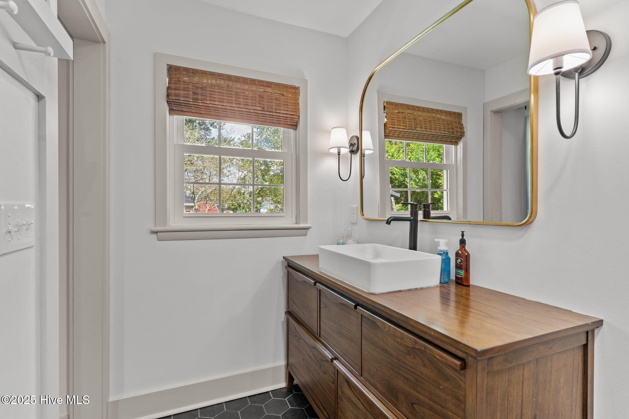 3817 Canterbury Road