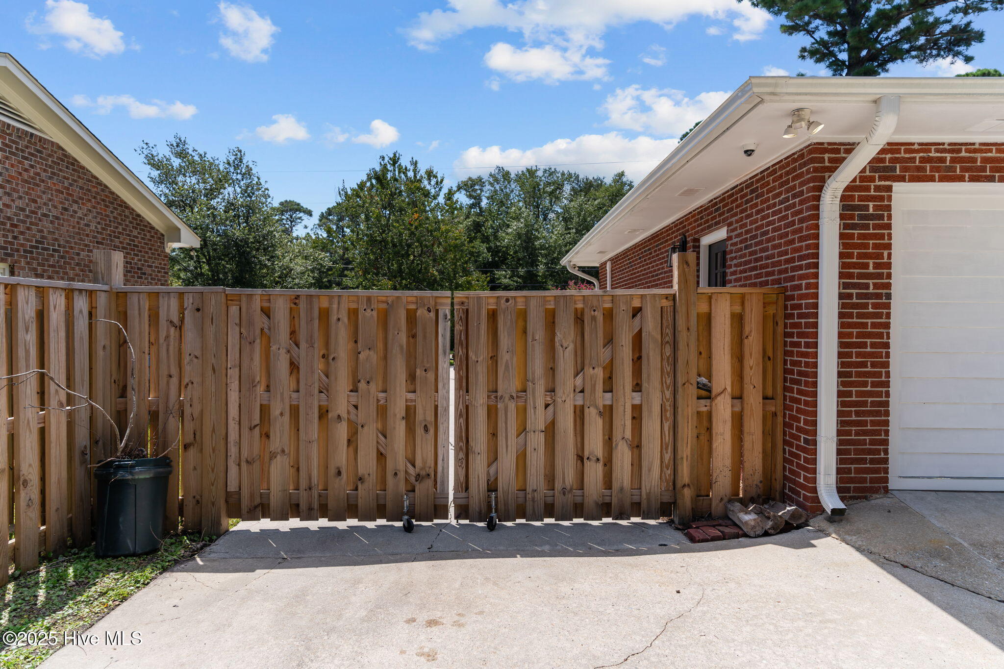 3817 Canterbury Road