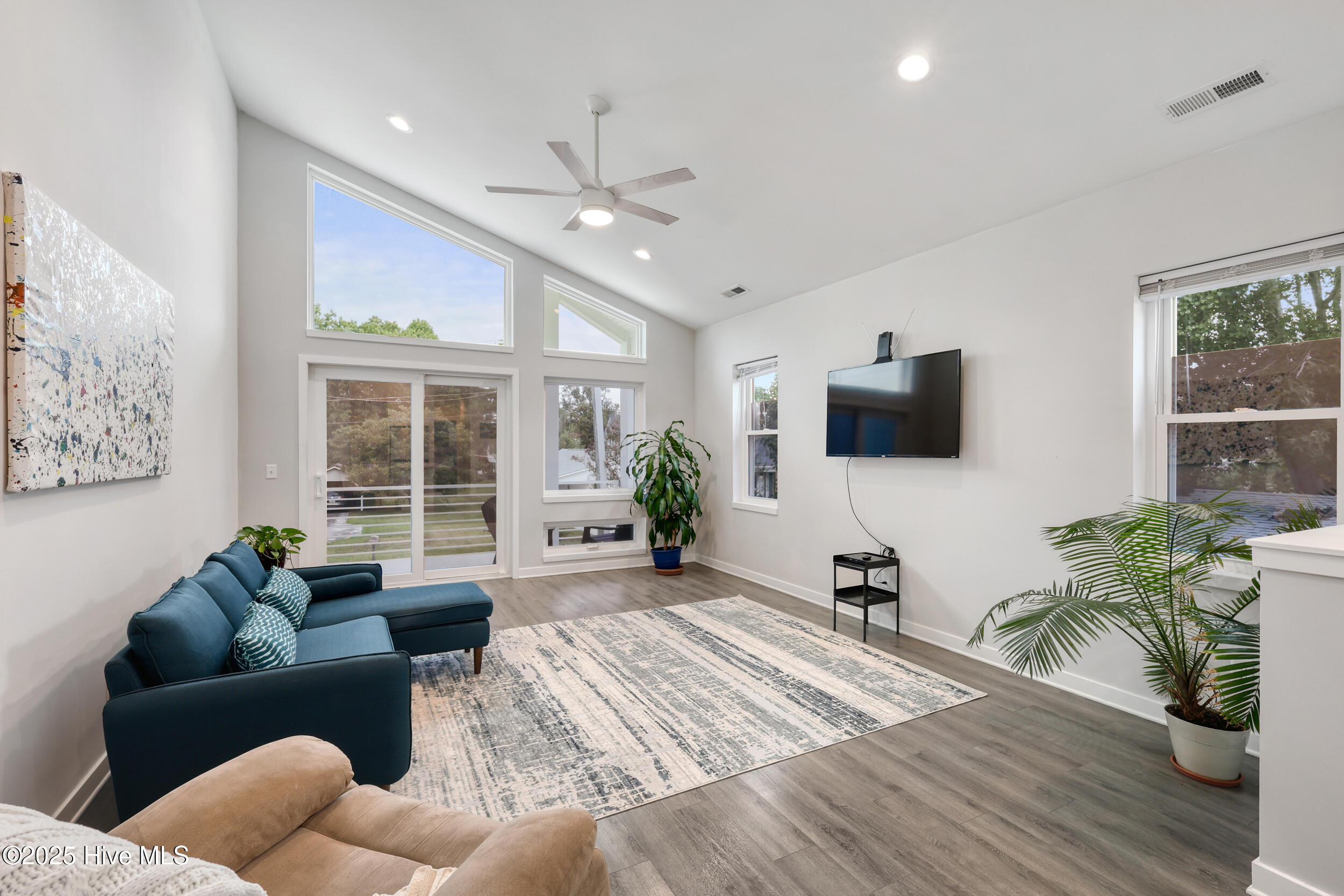 617 Sumter Avenue, 1