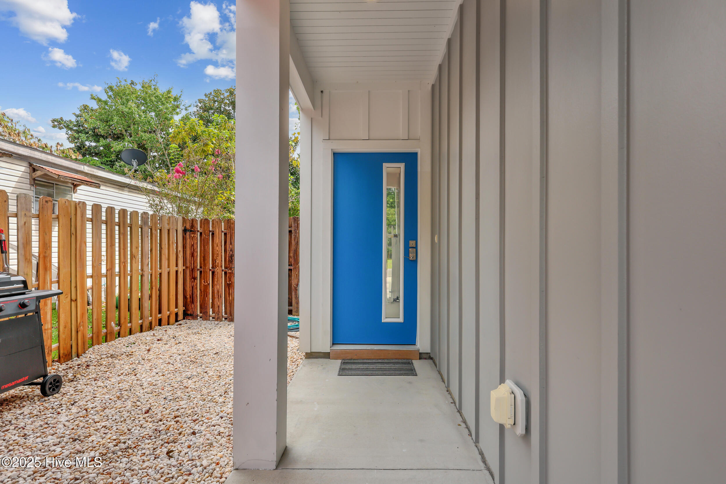 617 Sumter Avenue, 1