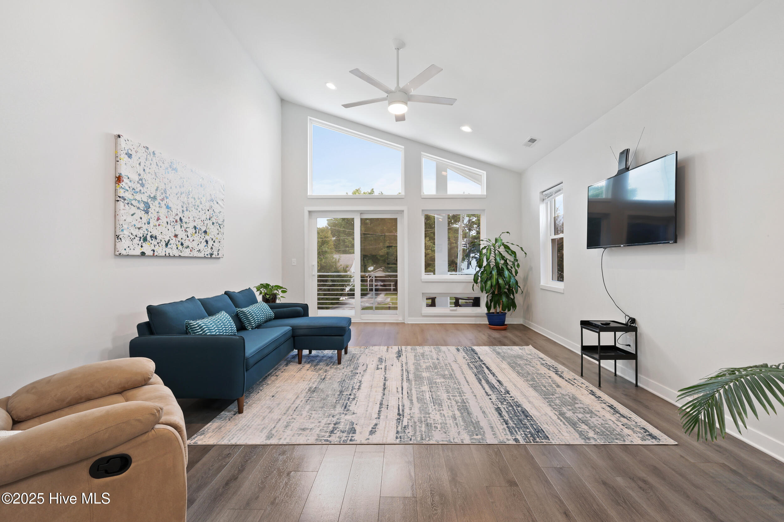 617 Sumter Avenue, 1