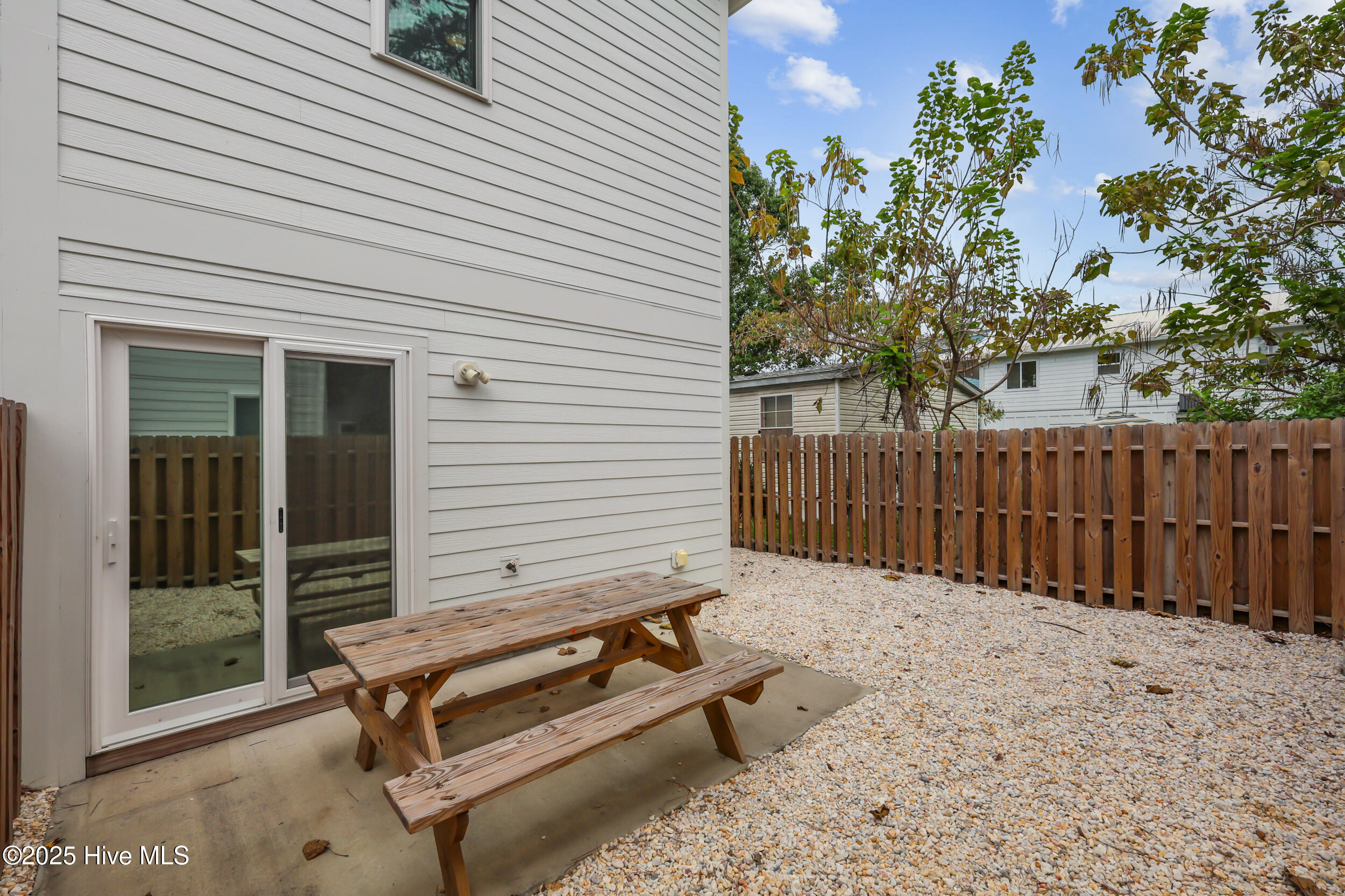 617 Sumter Avenue, 1