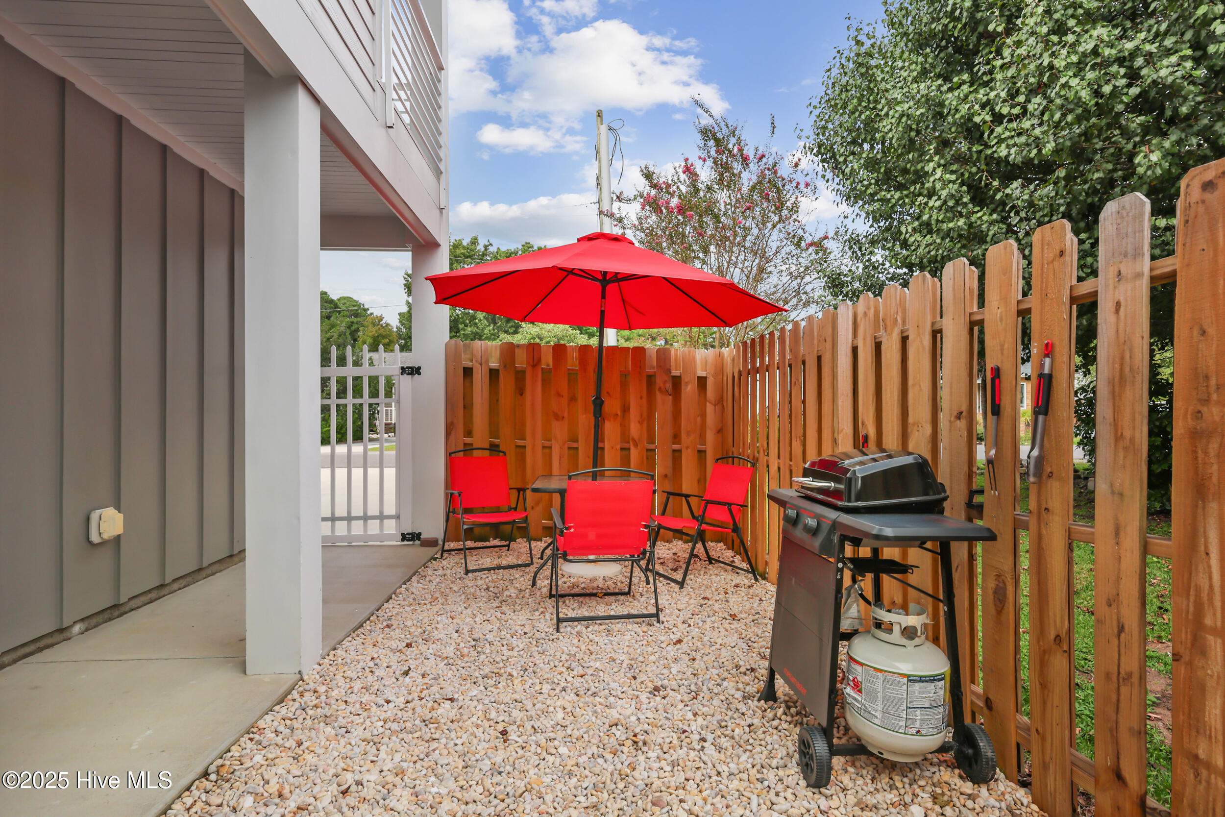 617 Sumter Avenue, 1