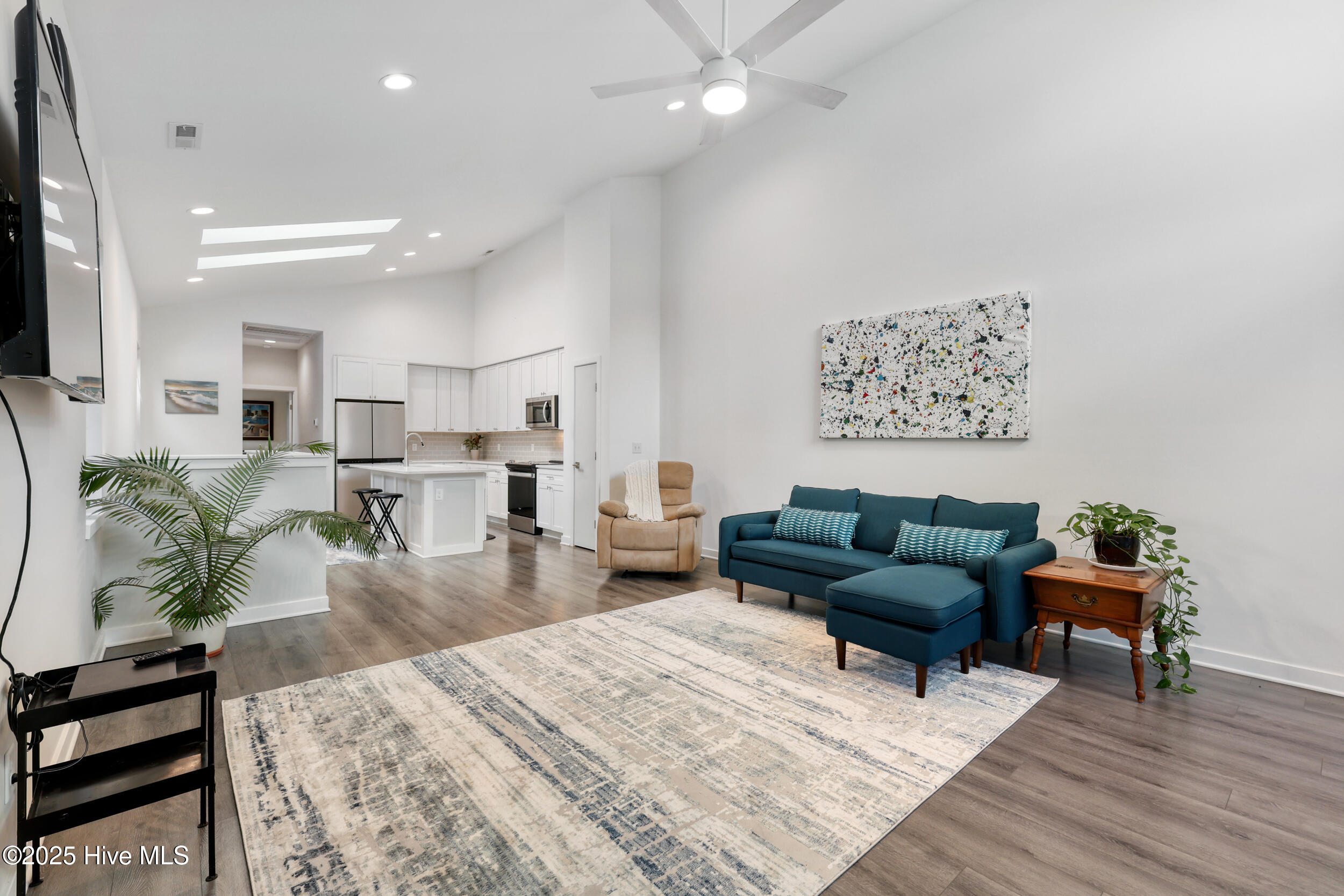 617 Sumter Avenue, 1