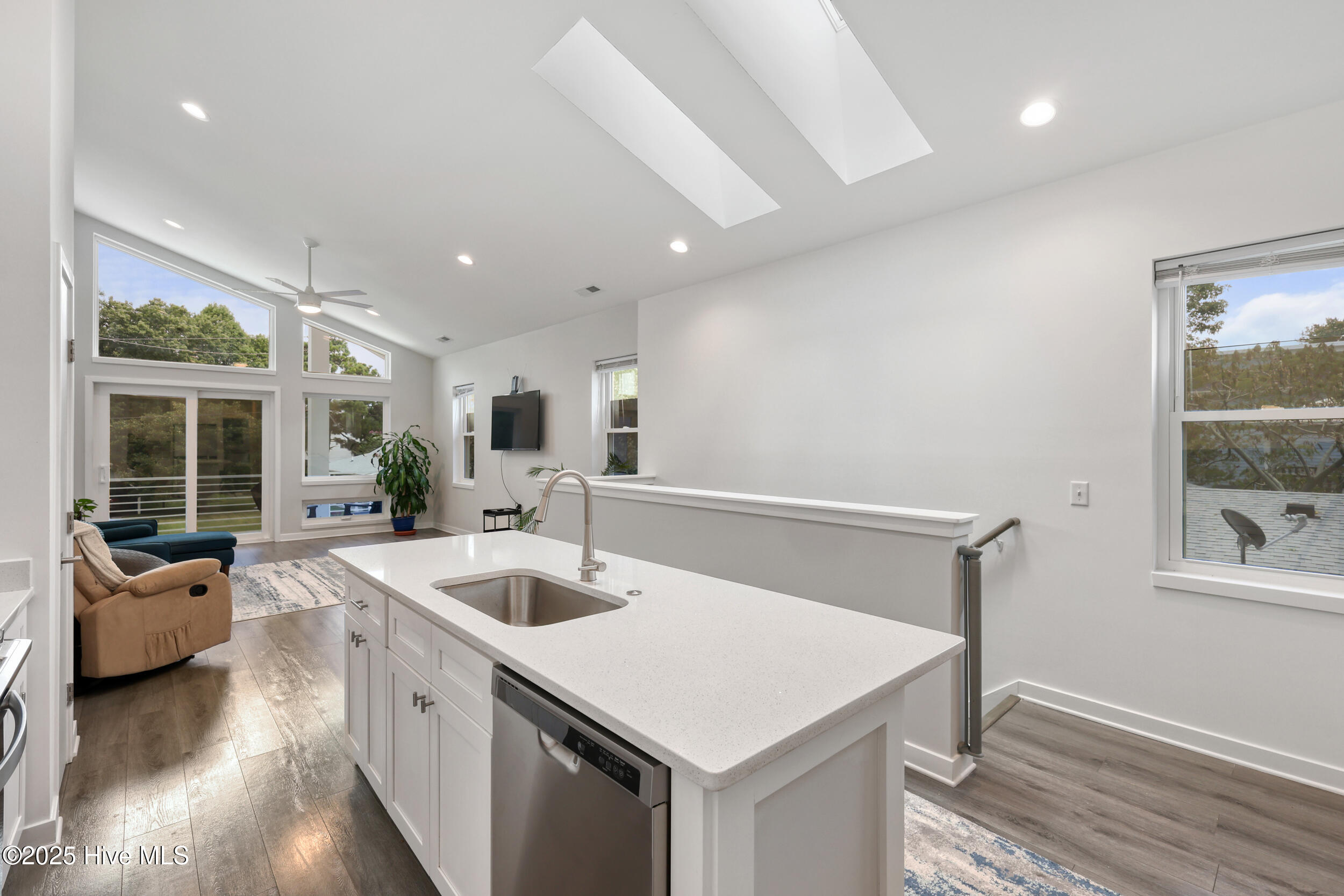 617 Sumter Avenue, 1