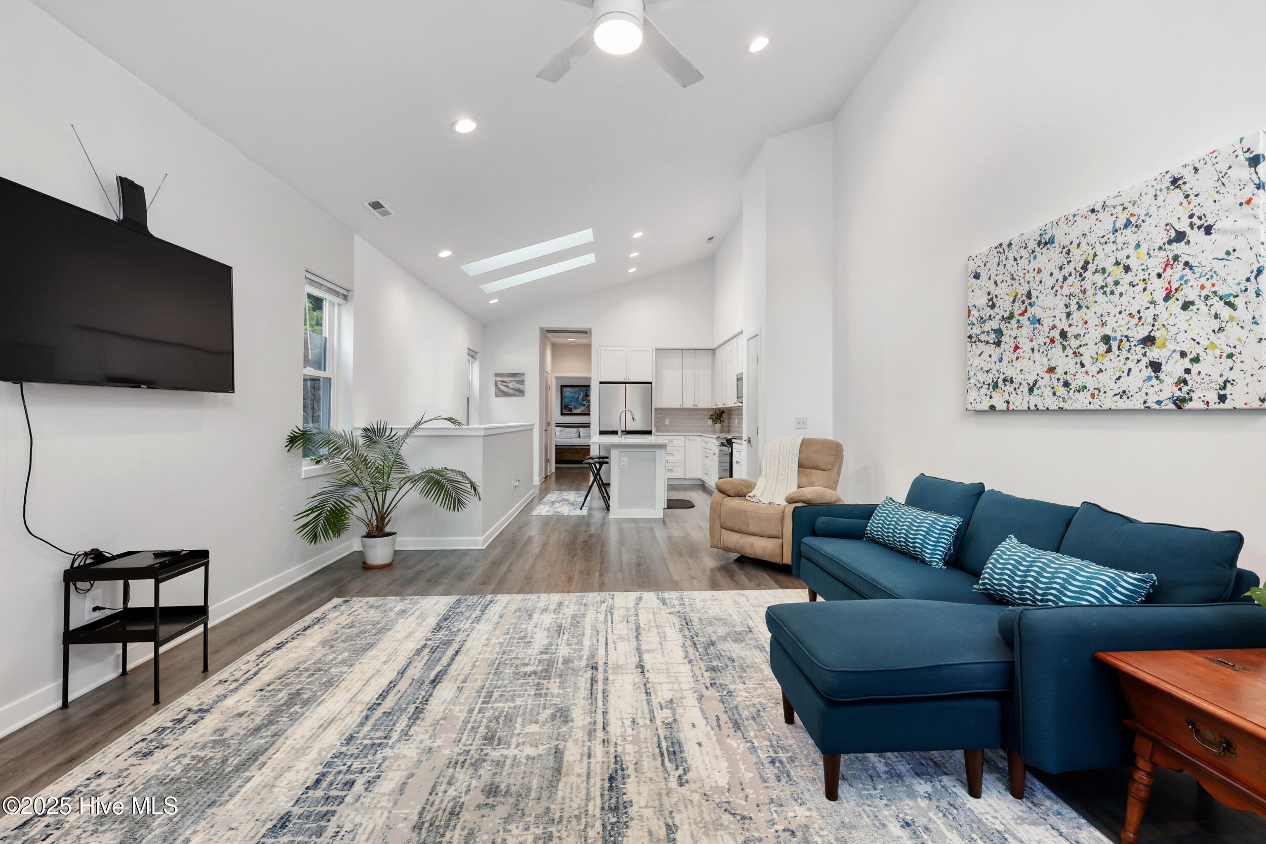 617 Sumter Avenue, 1