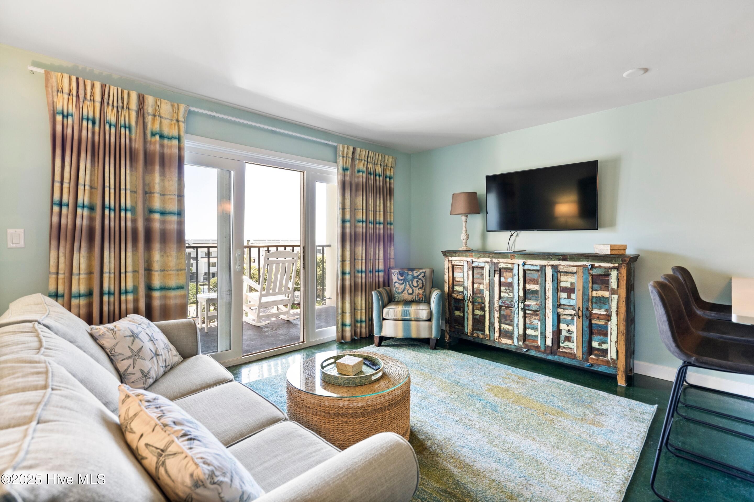 104 S Lumina Avenue 406