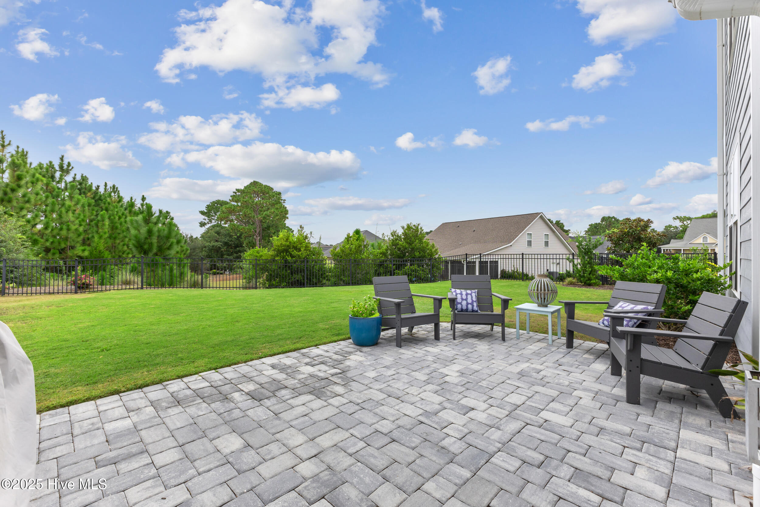 467 Island End Court