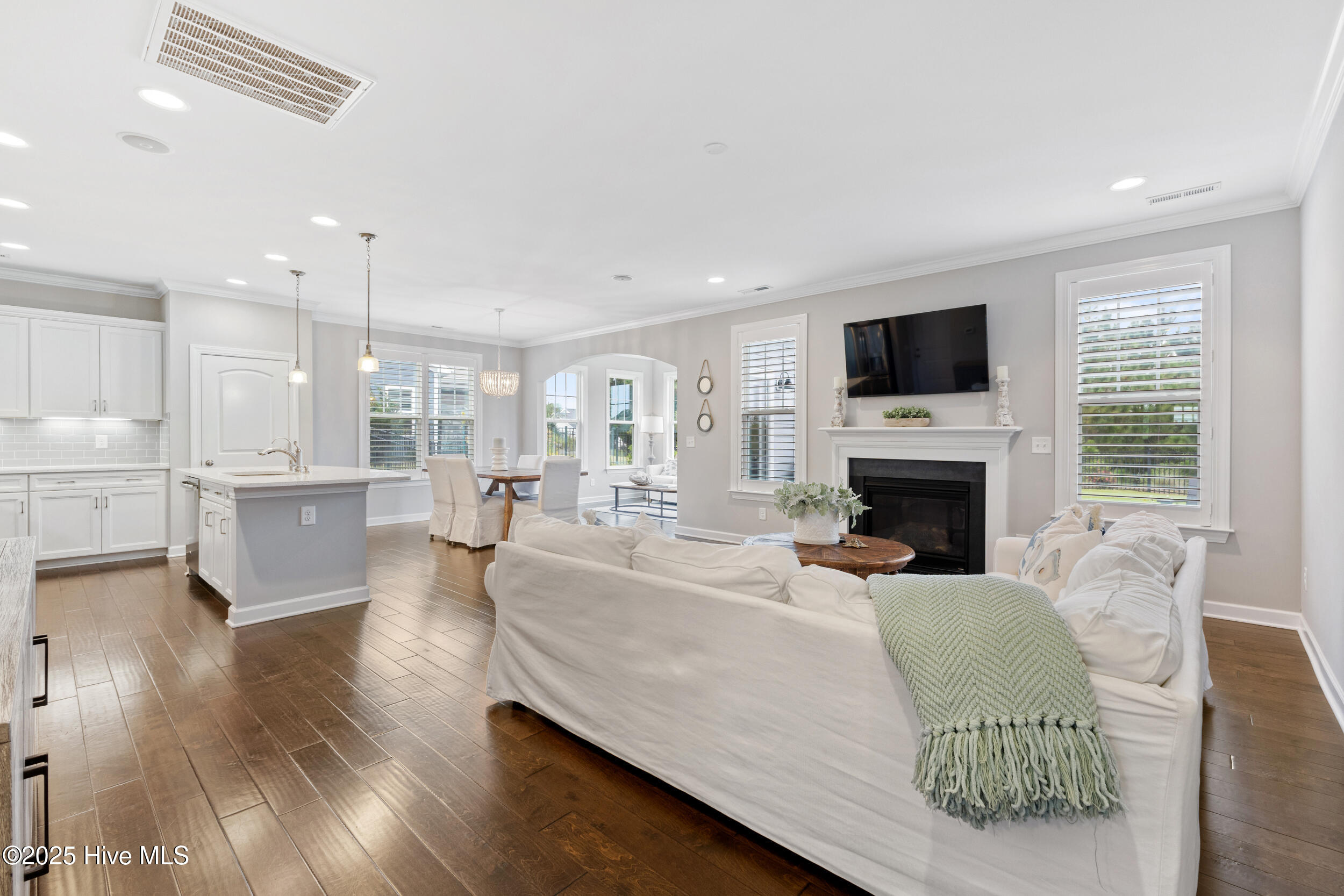 467 Island End Court