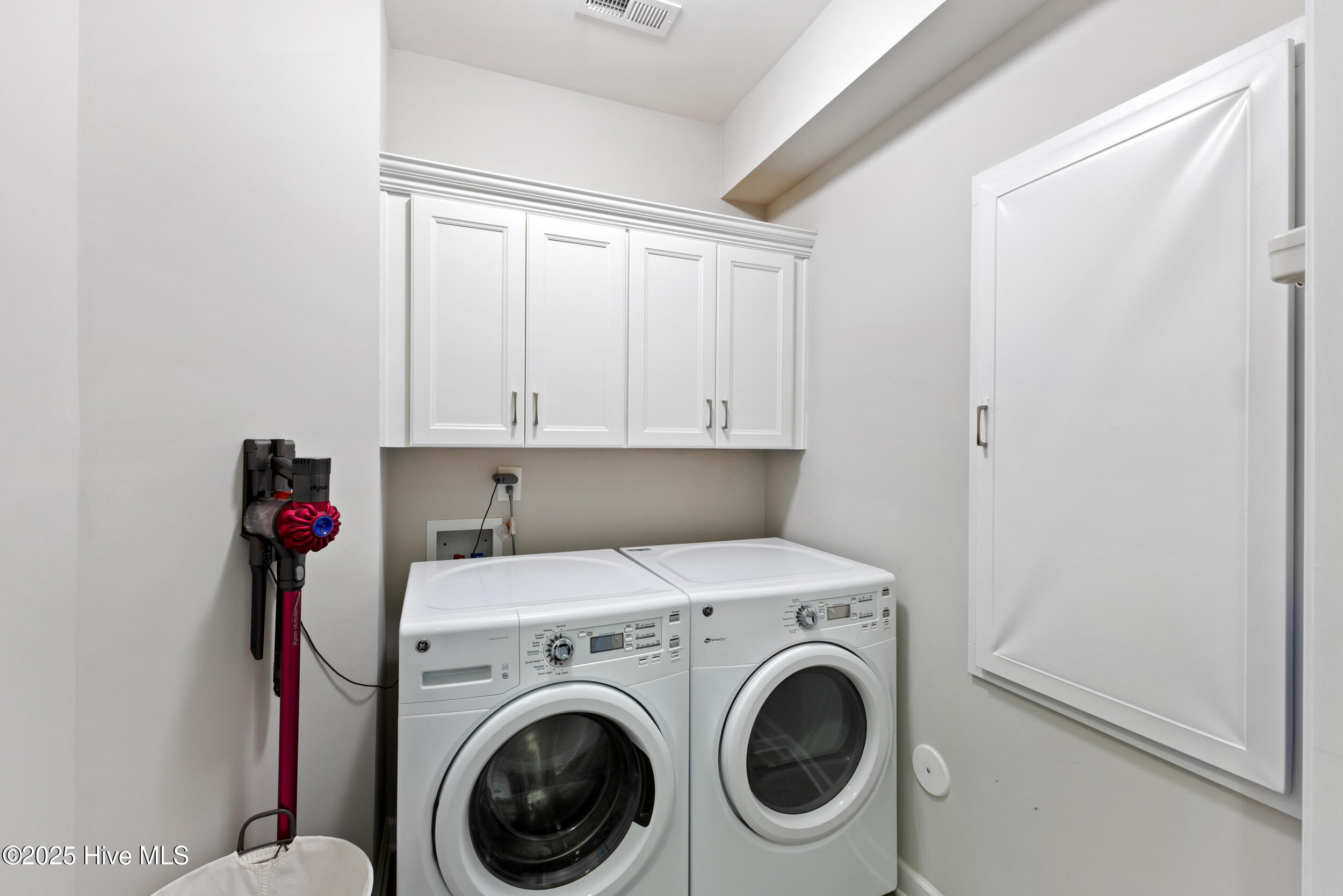 467 Island End Court