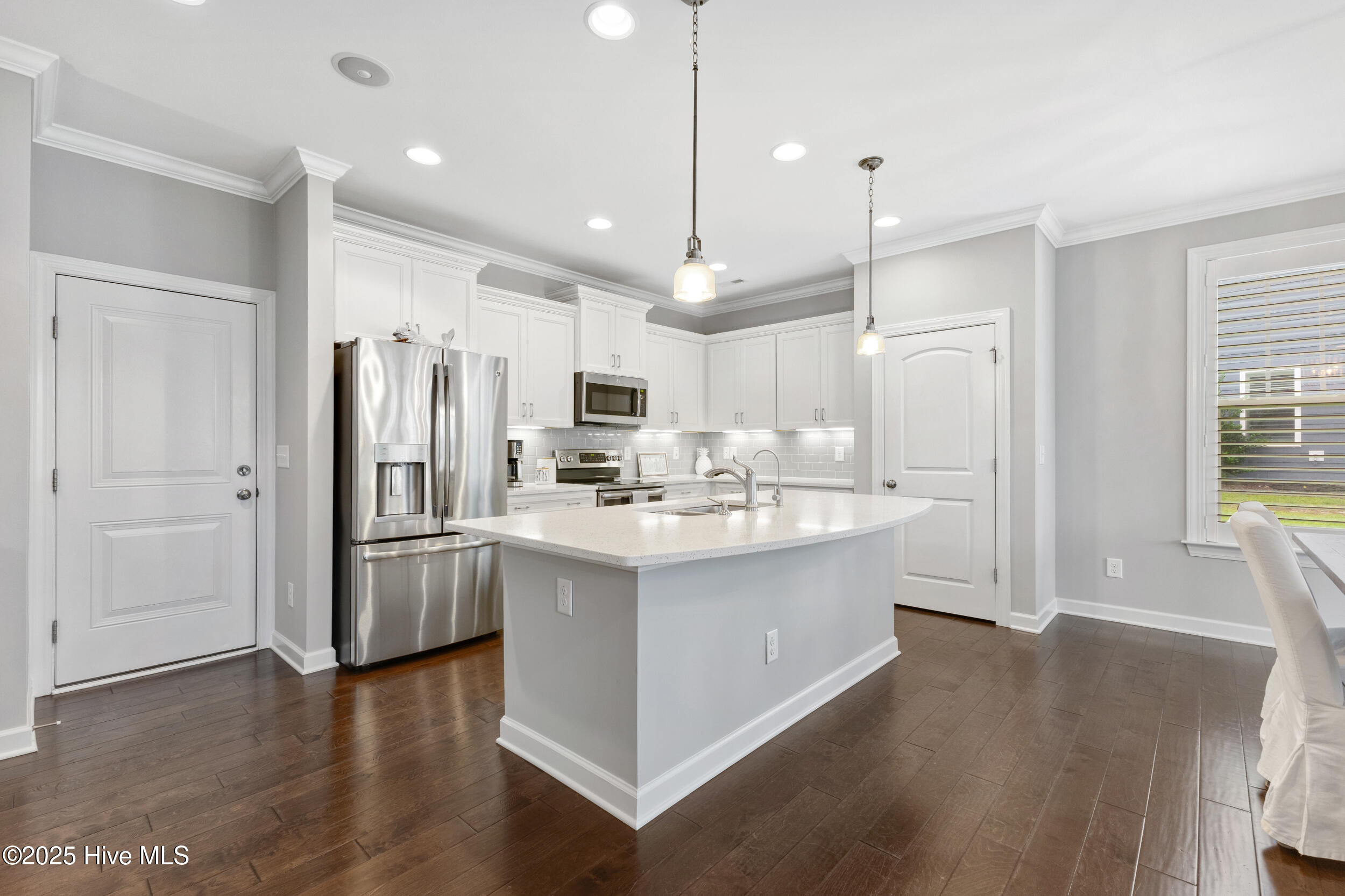 467 Island End Court