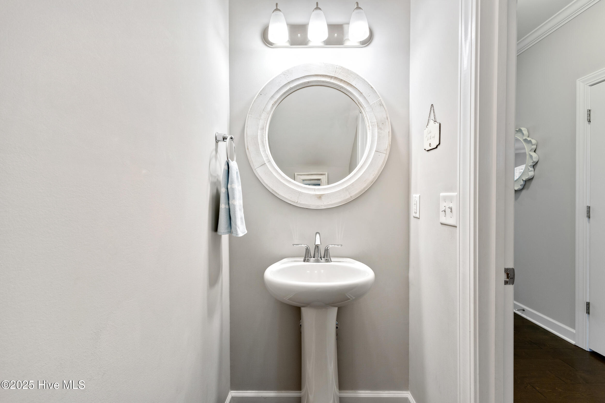 467 Island End Court