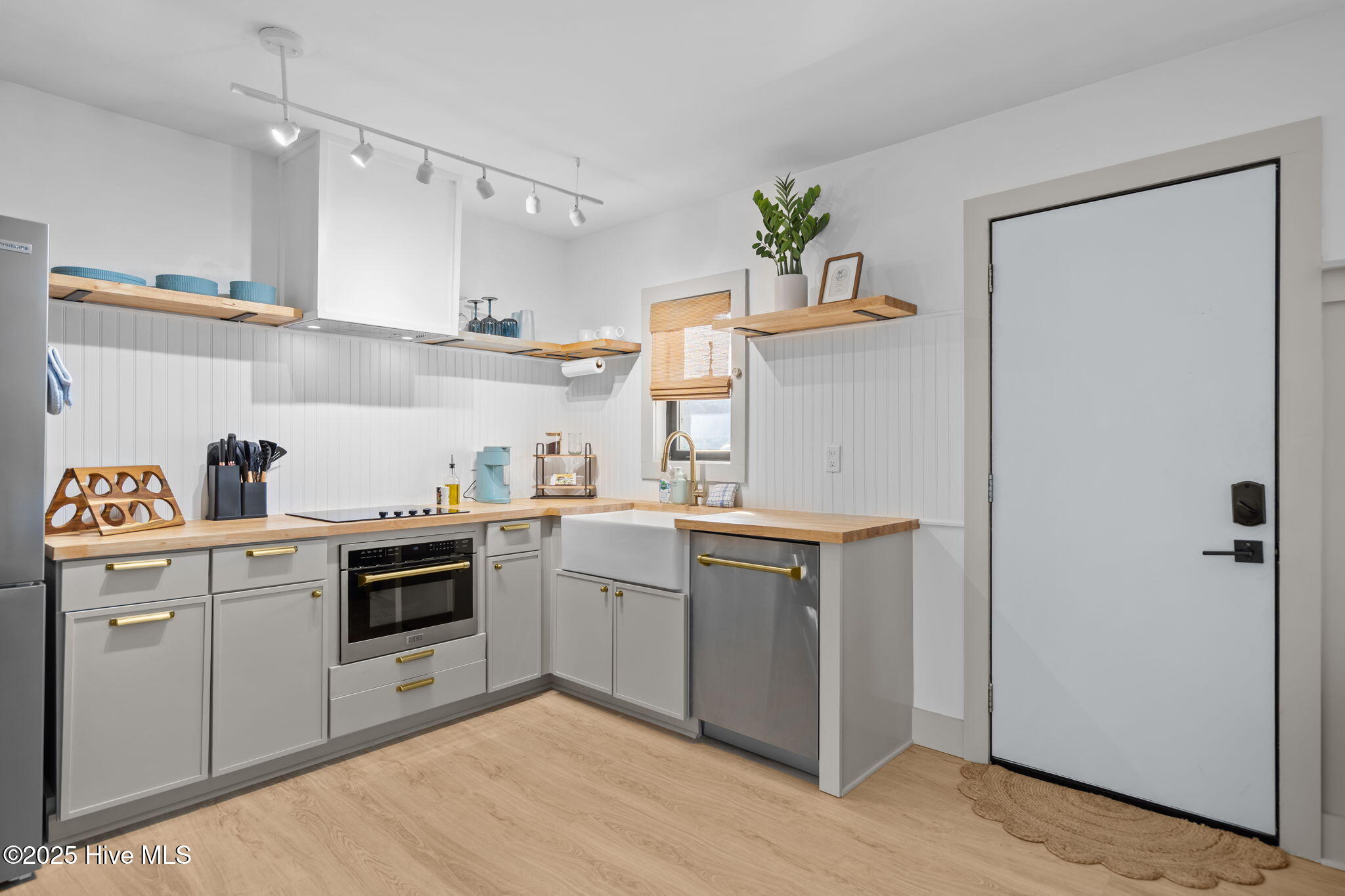 1603 Lake Park Boulevard S