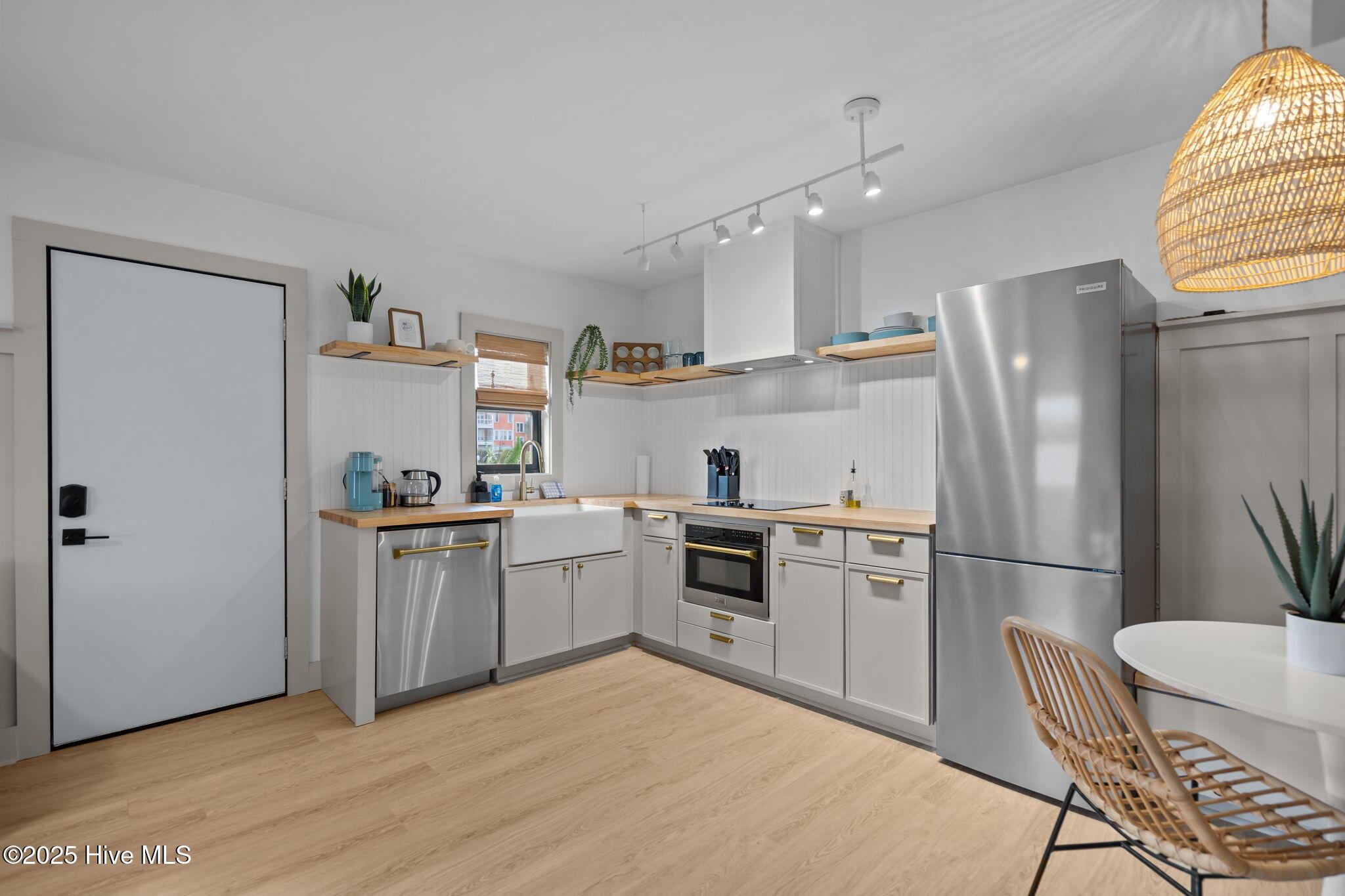 1603 Lake Park Boulevard S