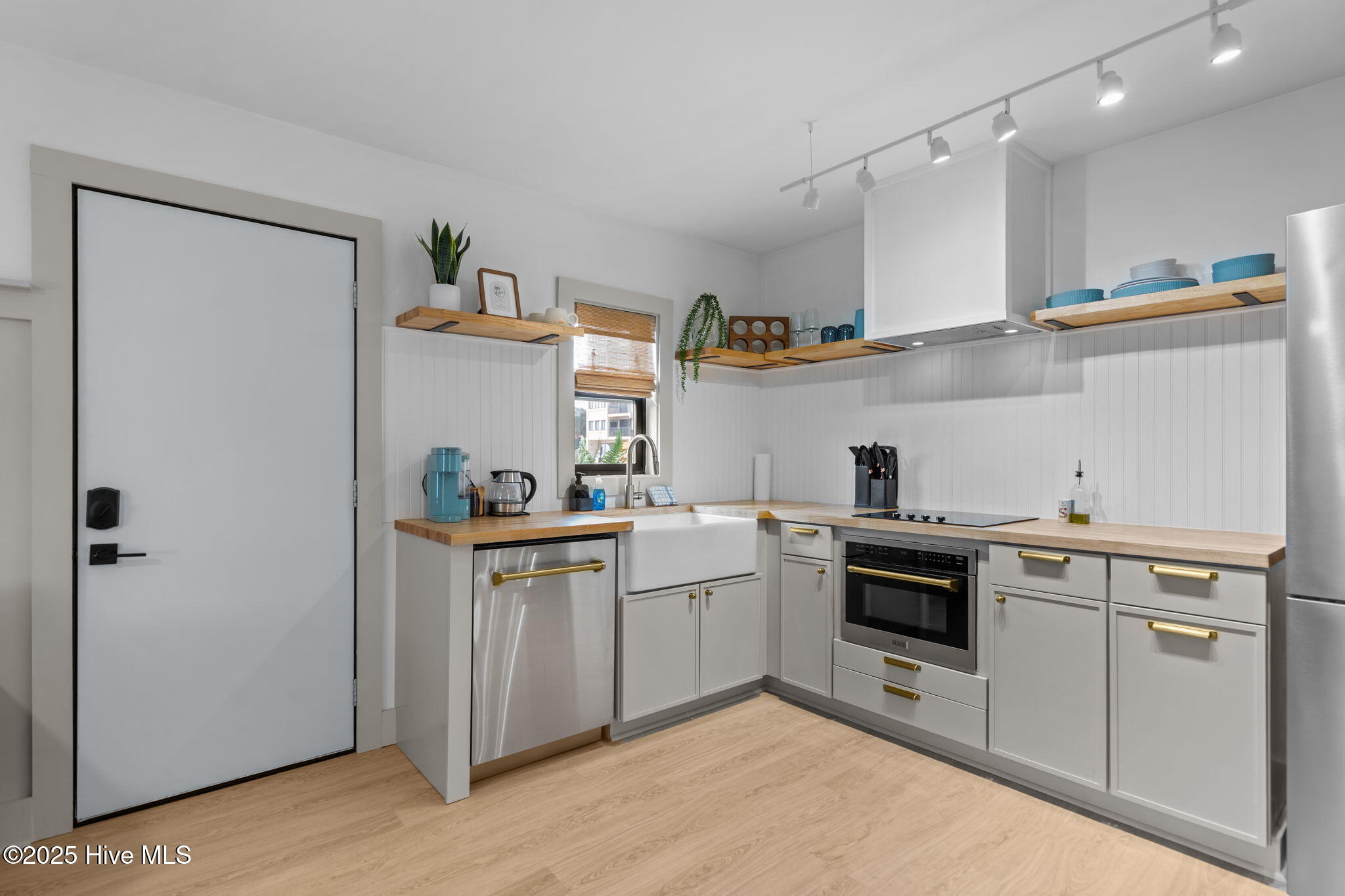 1603 Lake Park Boulevard S