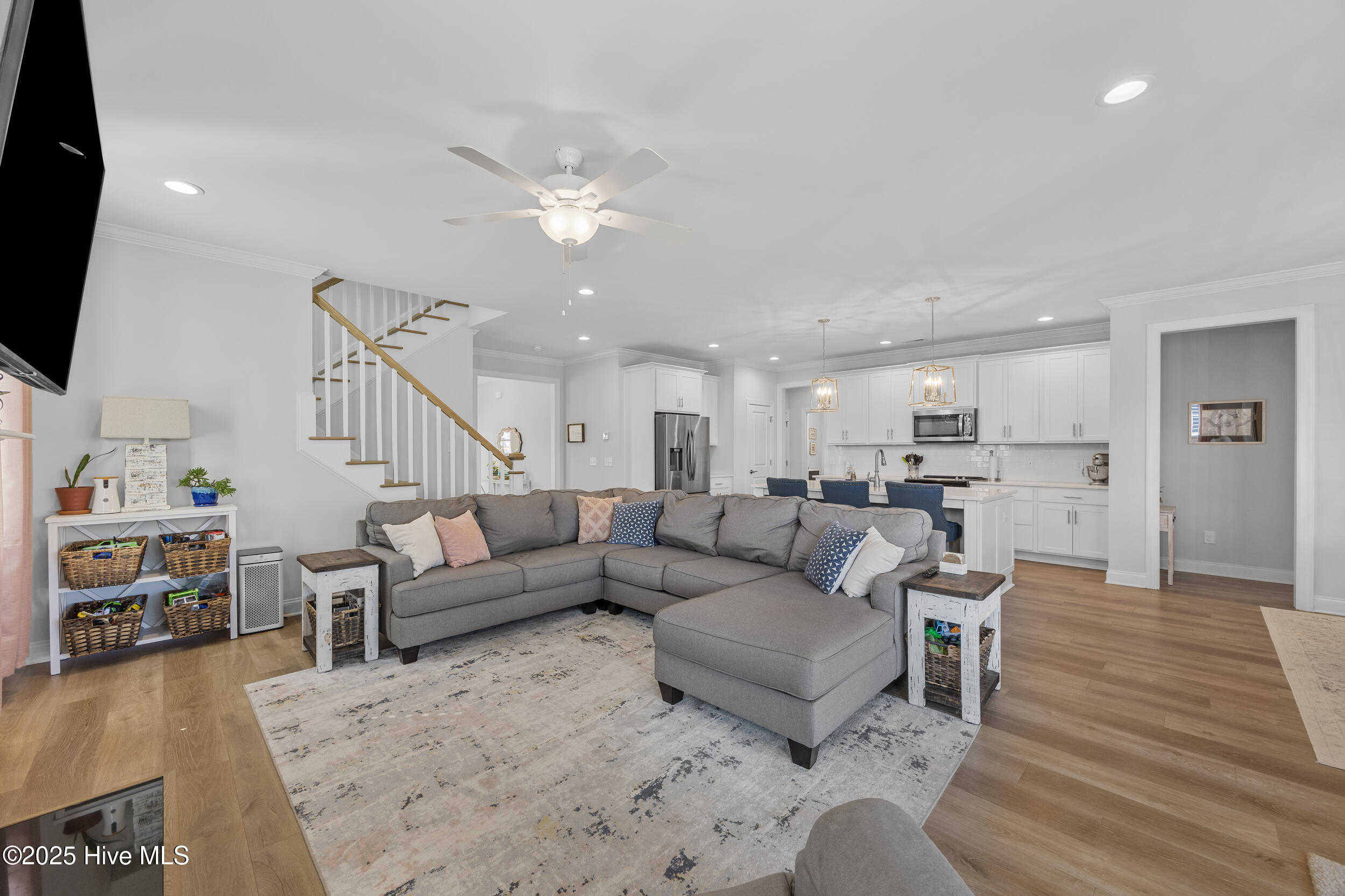 209 W West Yellow Lois Drive