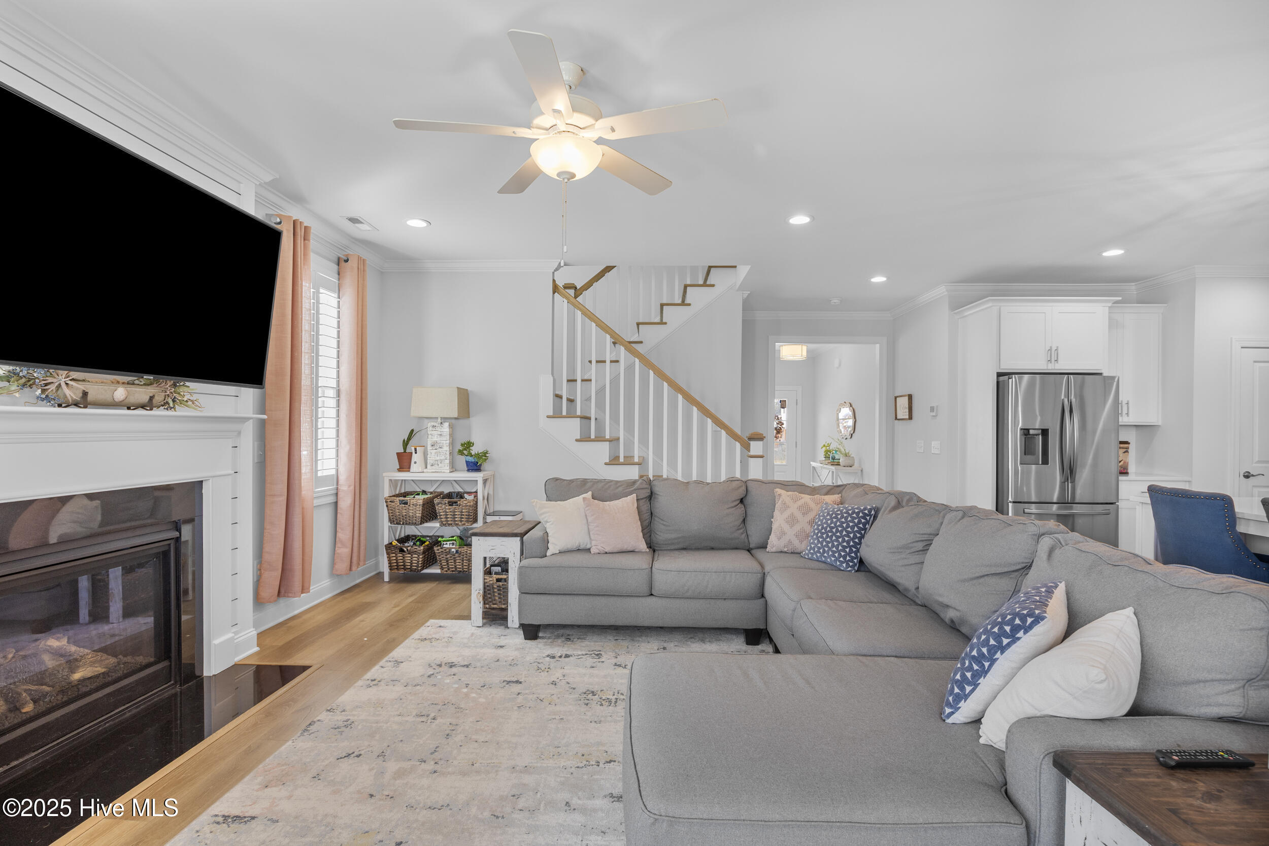 209 W West Yellow Lois Drive