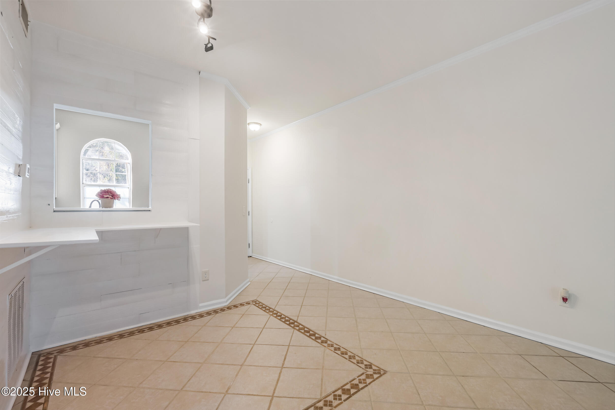 4220 Wilshire Boulevard, 104-C, Wilmington Unit: 104-C