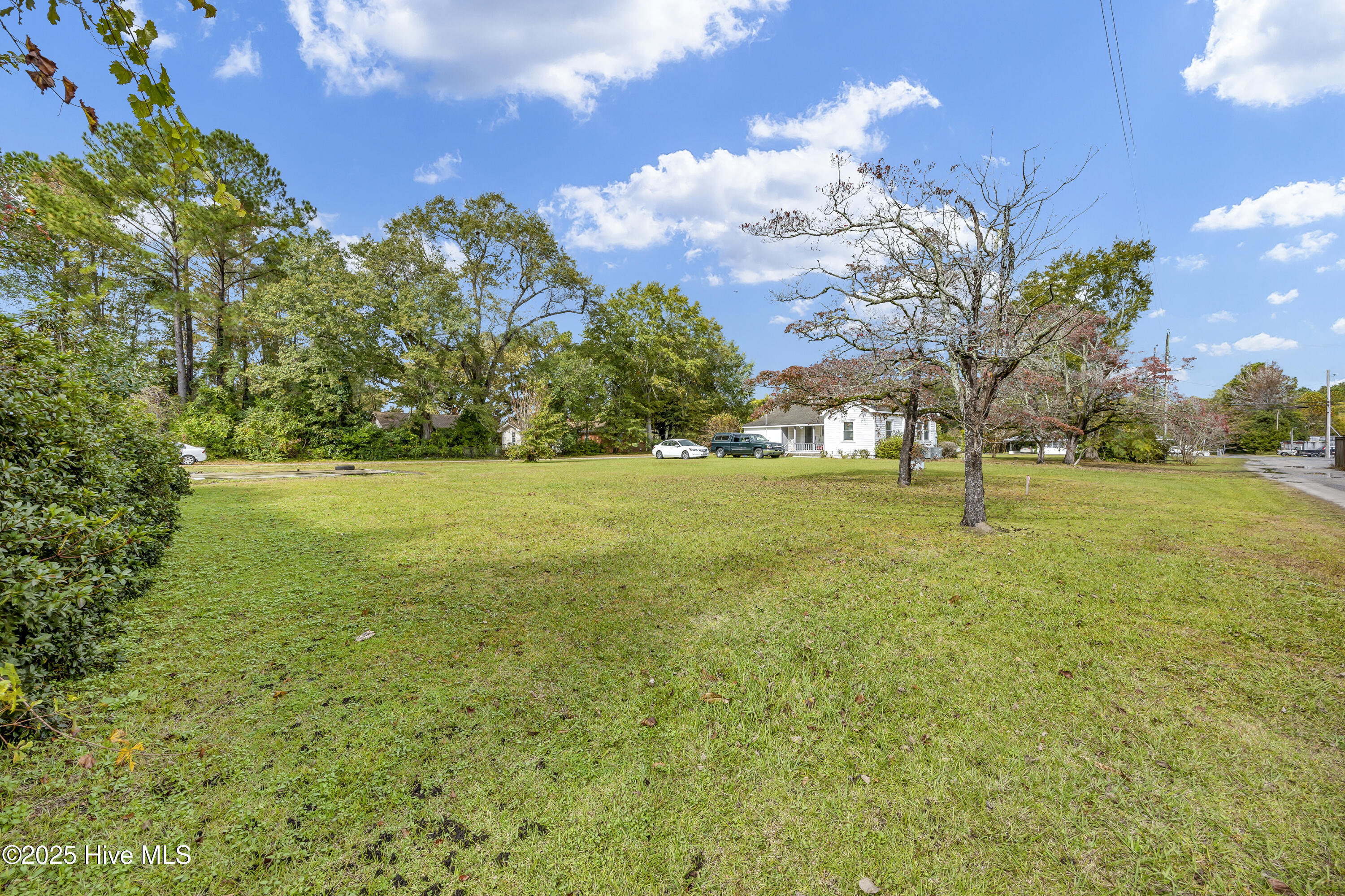 857 Village Road NE