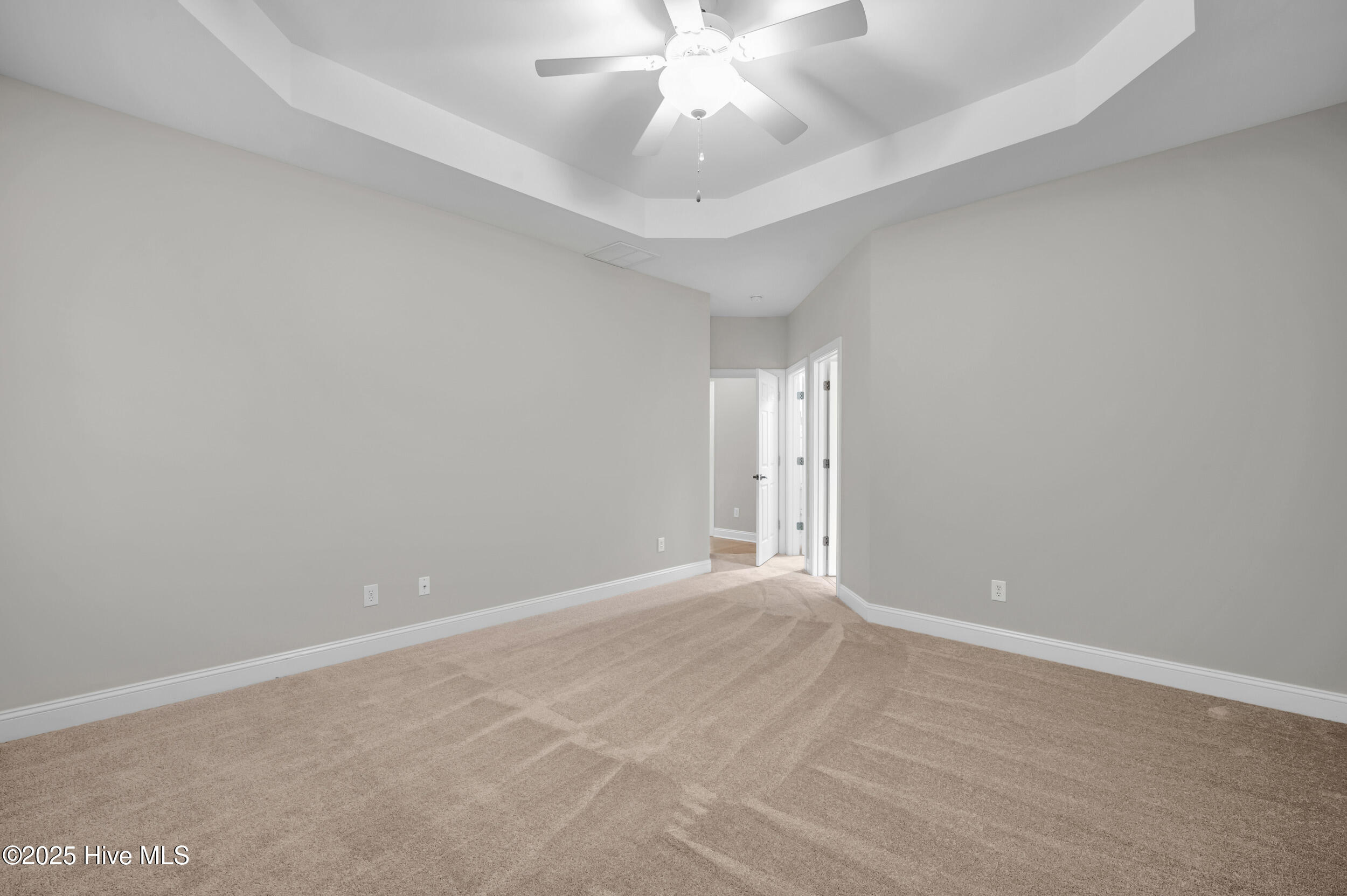 6105 Northshore Drive