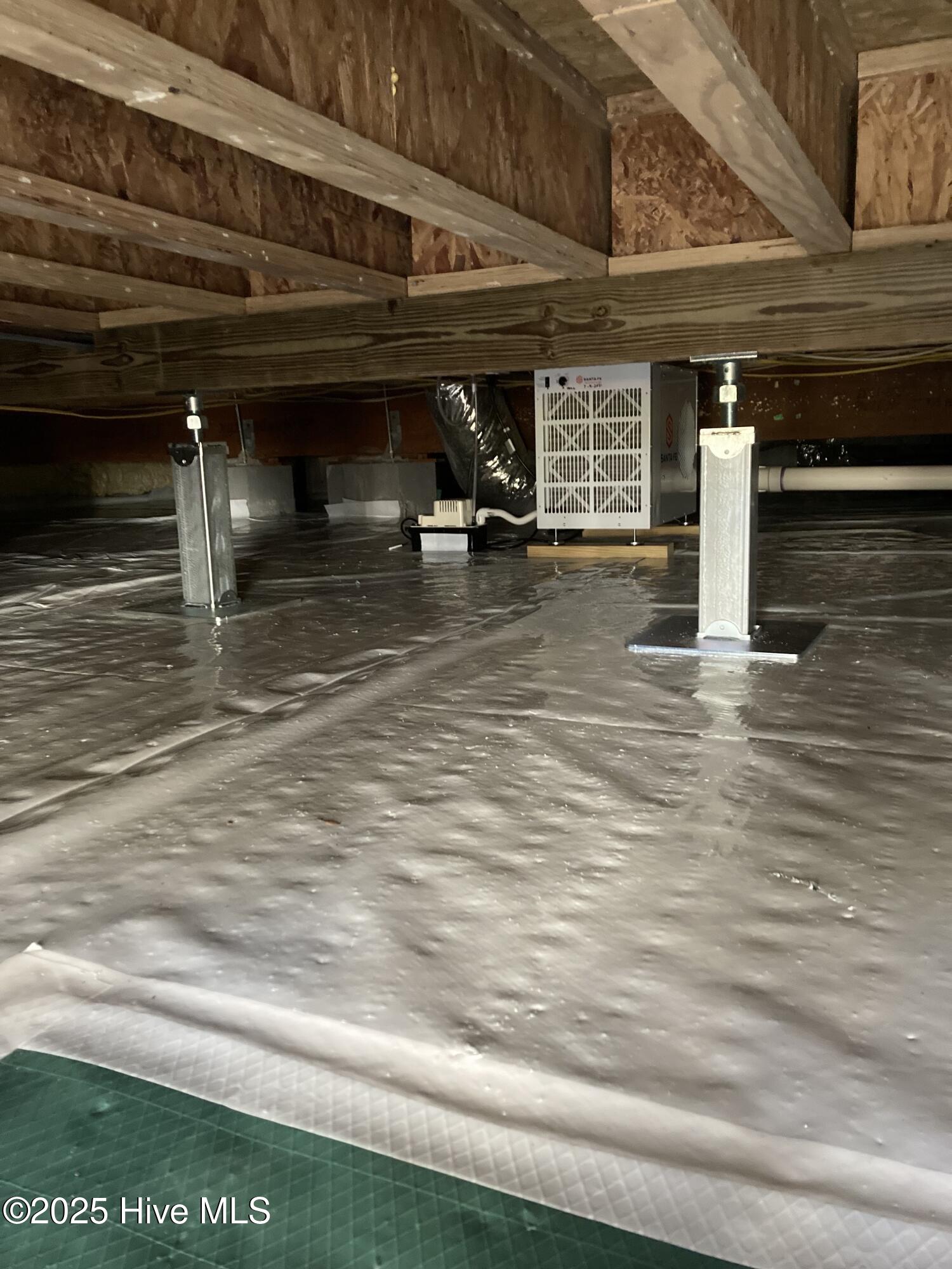 6105 Northshore Drive