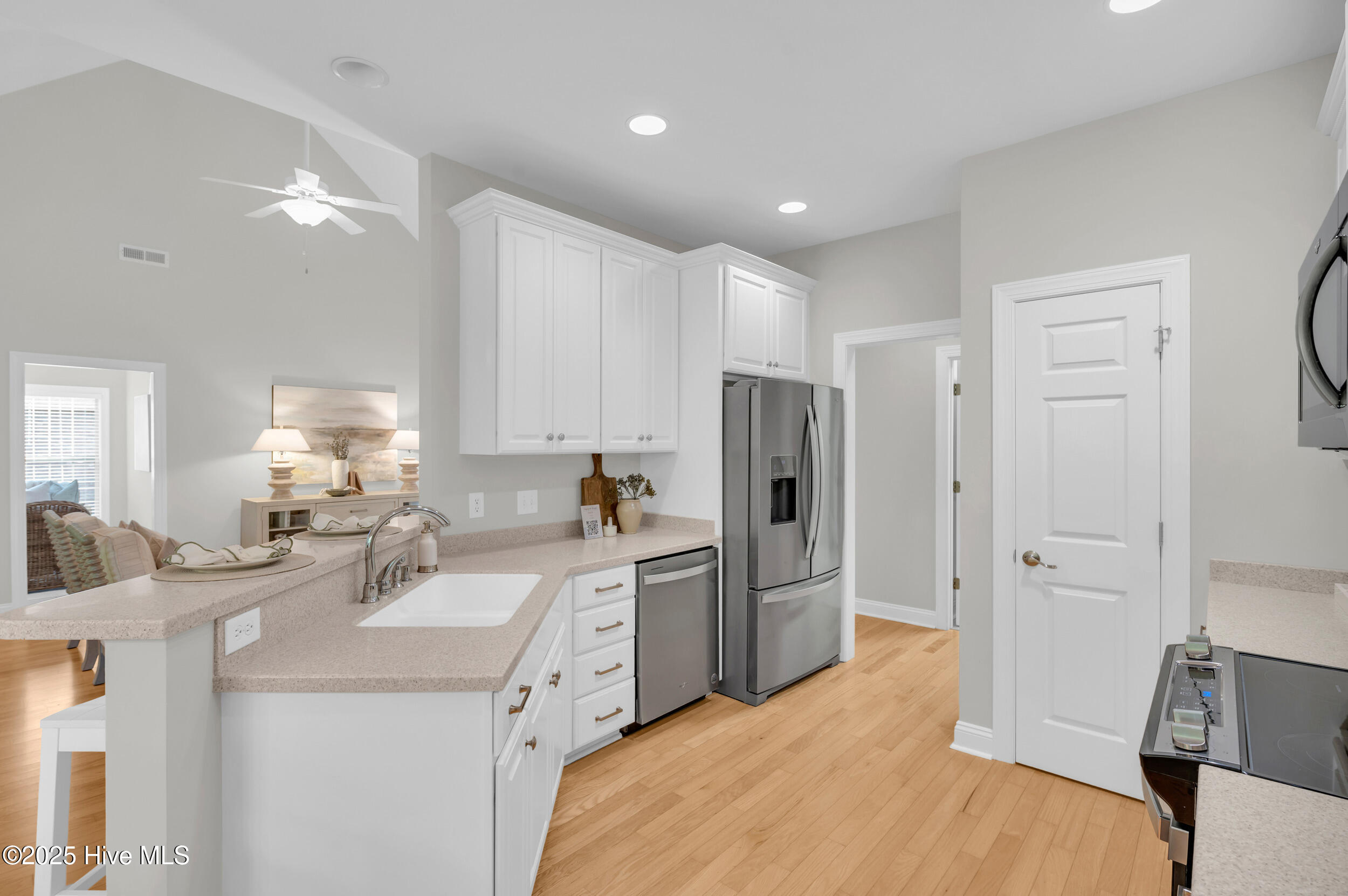 6105 Northshore Drive