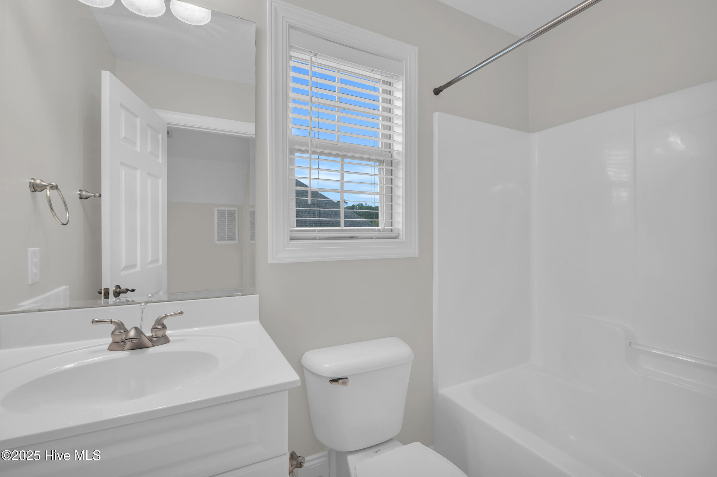 6105 Northshore Drive
