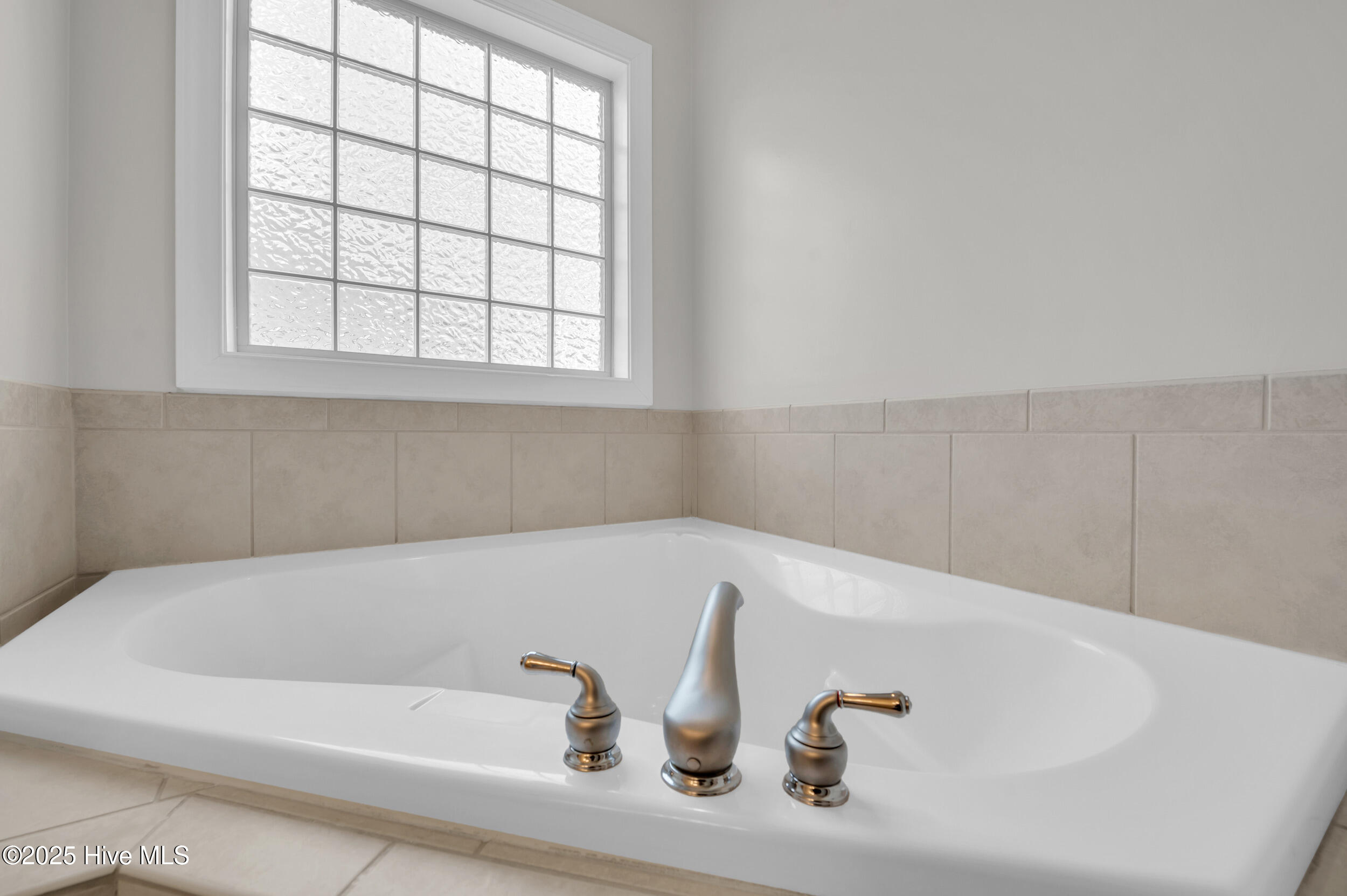 6105 Northshore Drive