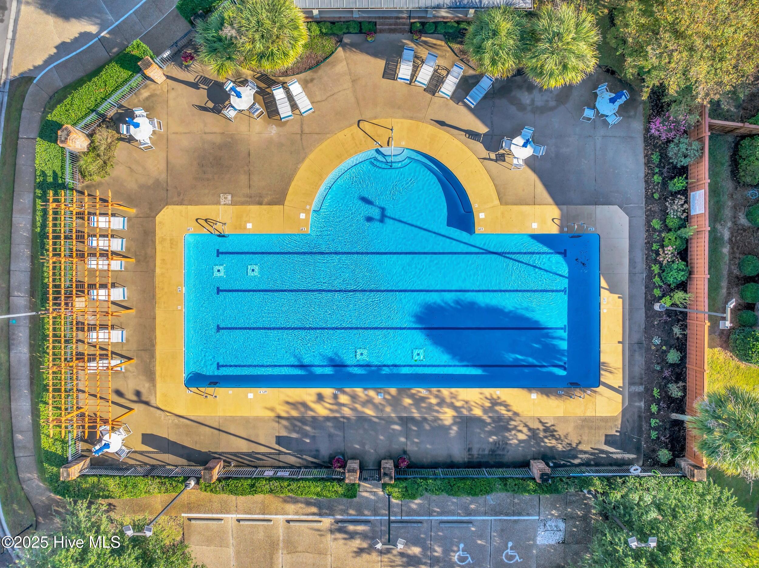 6105 Northshore Drive