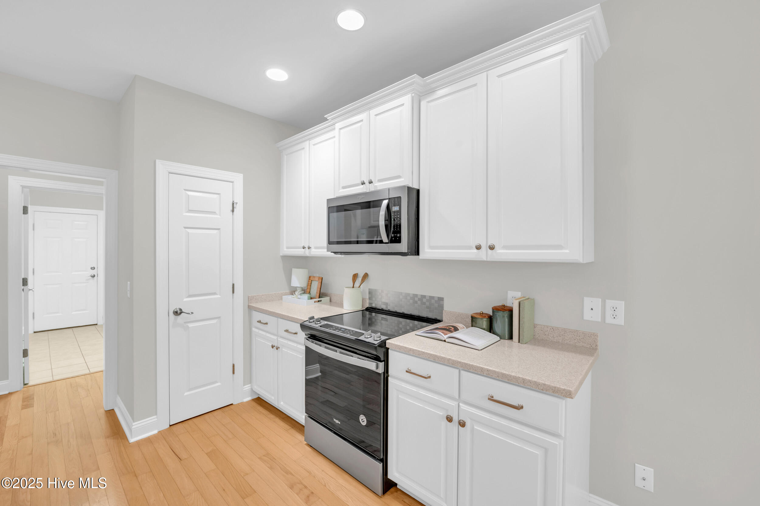 6105 Northshore Drive