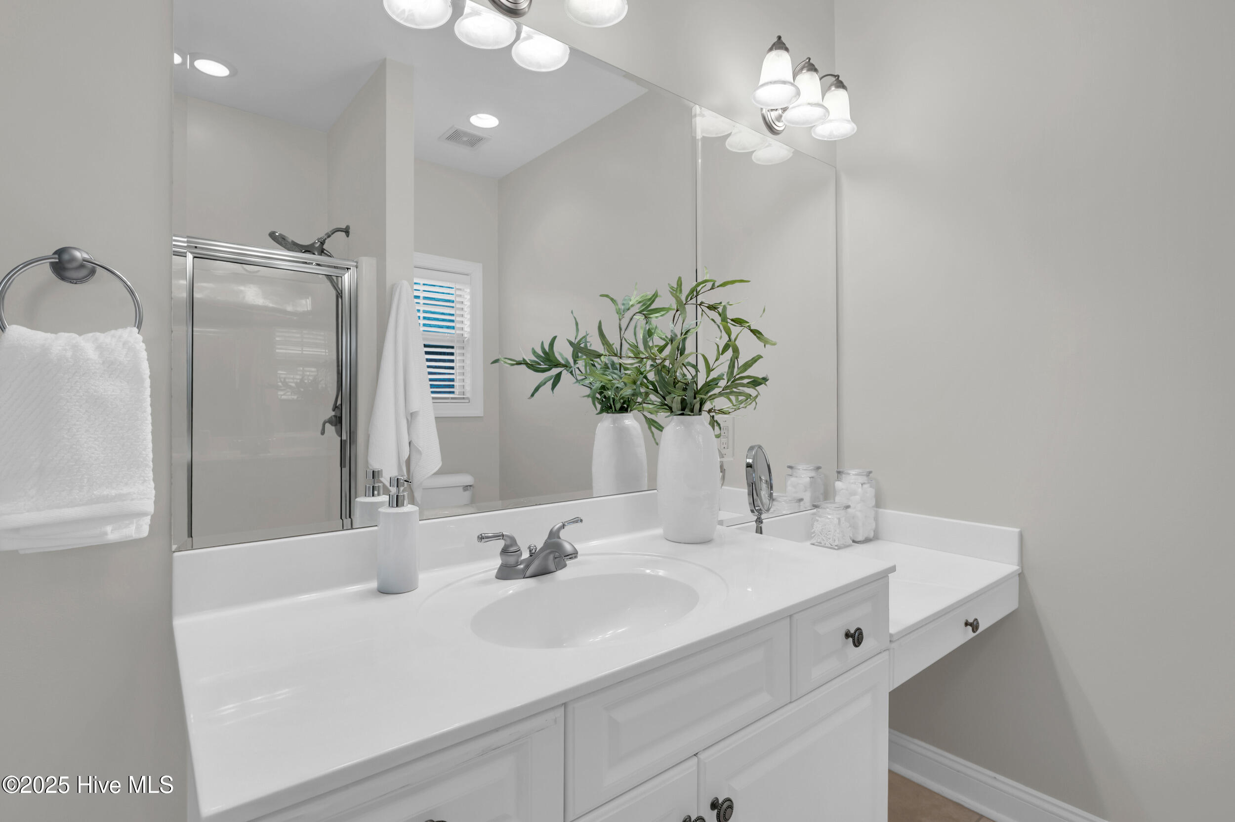 6105 Northshore Drive