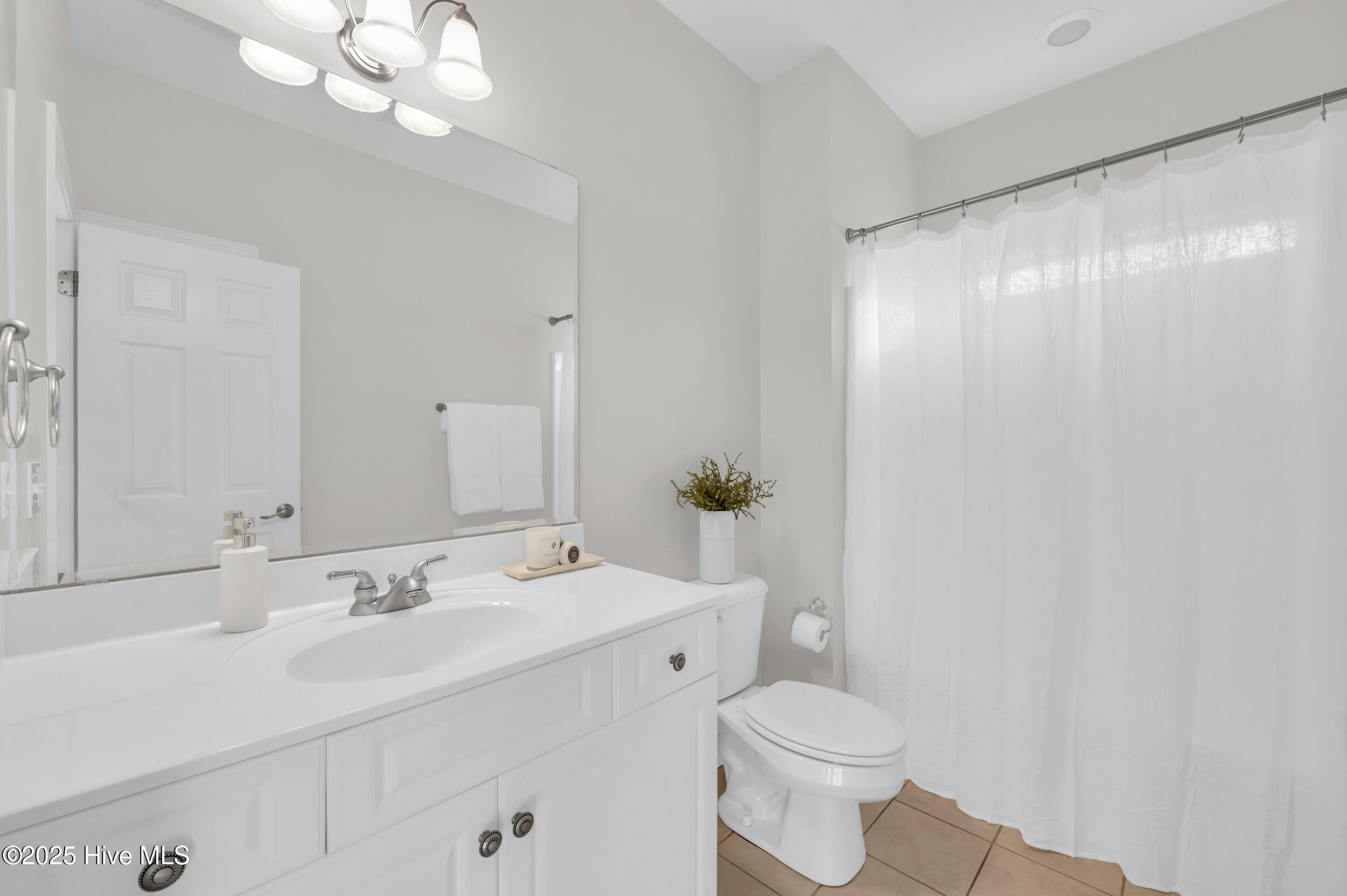 6105 Northshore Drive