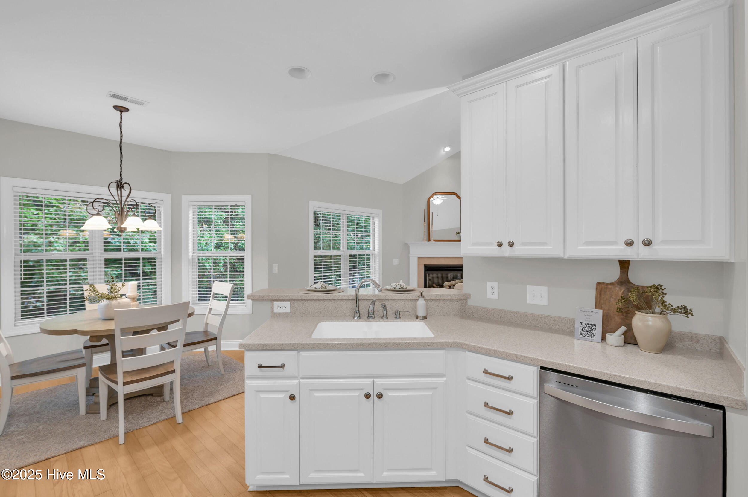 6105 Northshore Drive