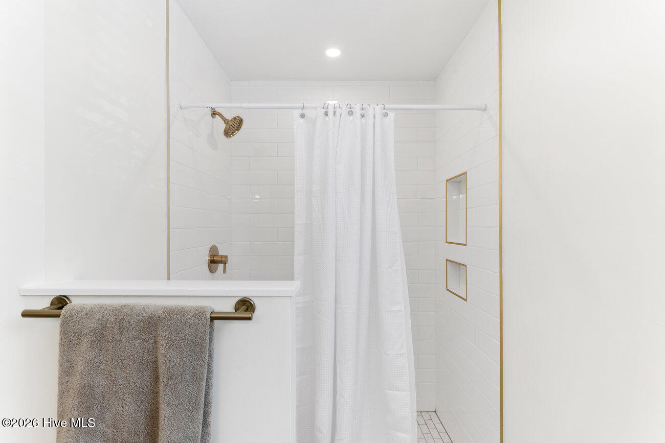 4220 Wilshire Boulevard 204