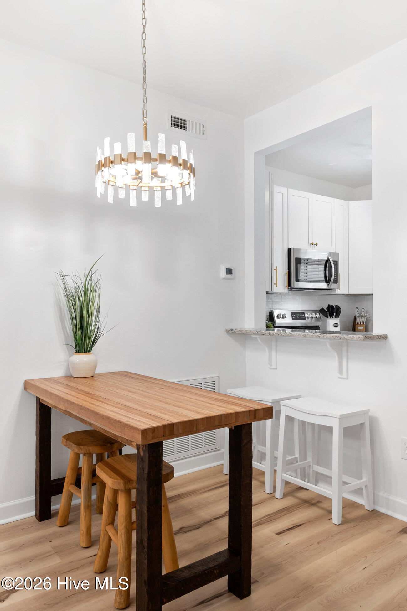 4220 Wilshire Boulevard 204