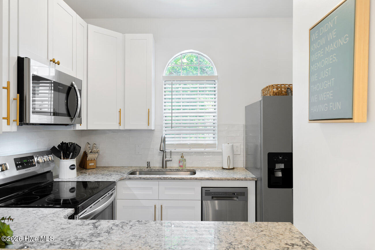 4220 Wilshire Boulevard 204