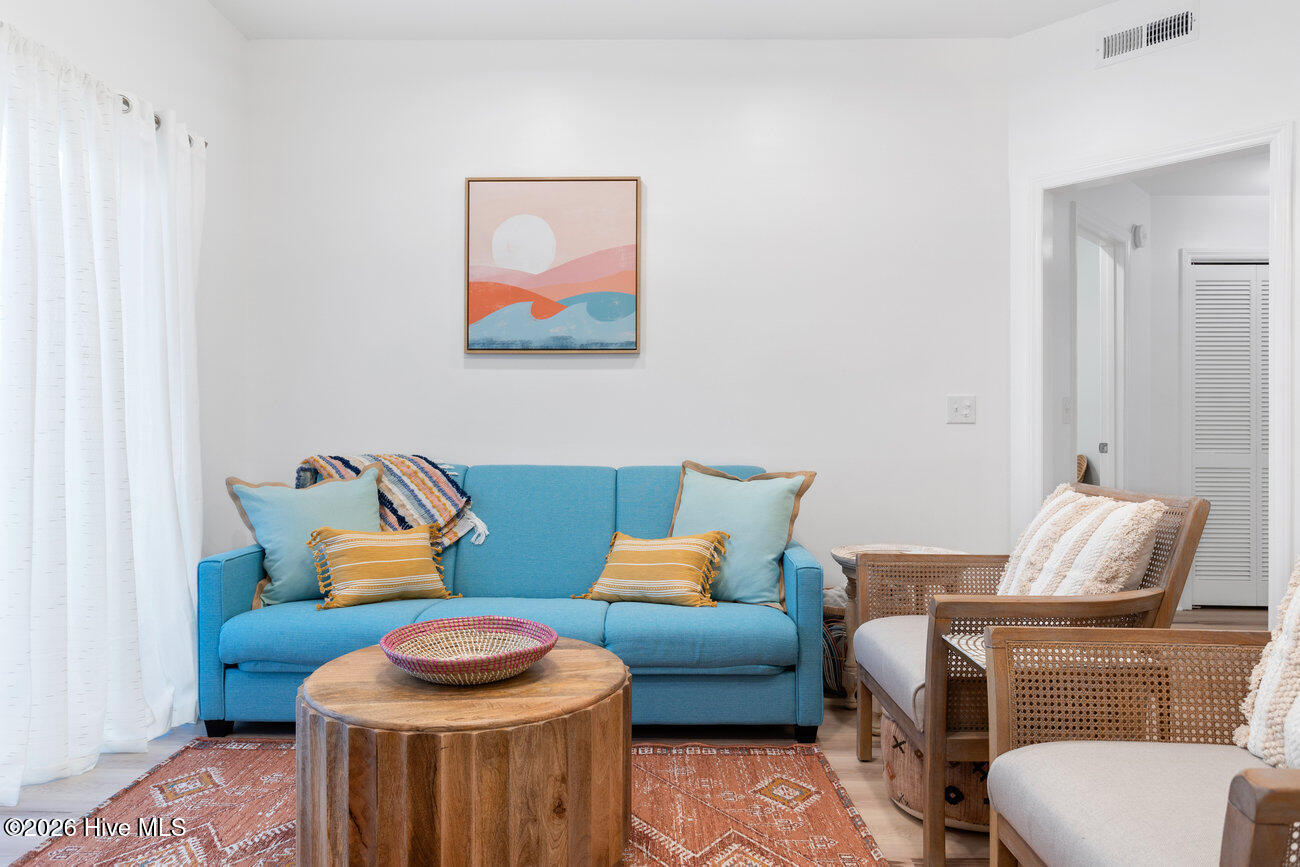 4220 Wilshire Boulevard 204